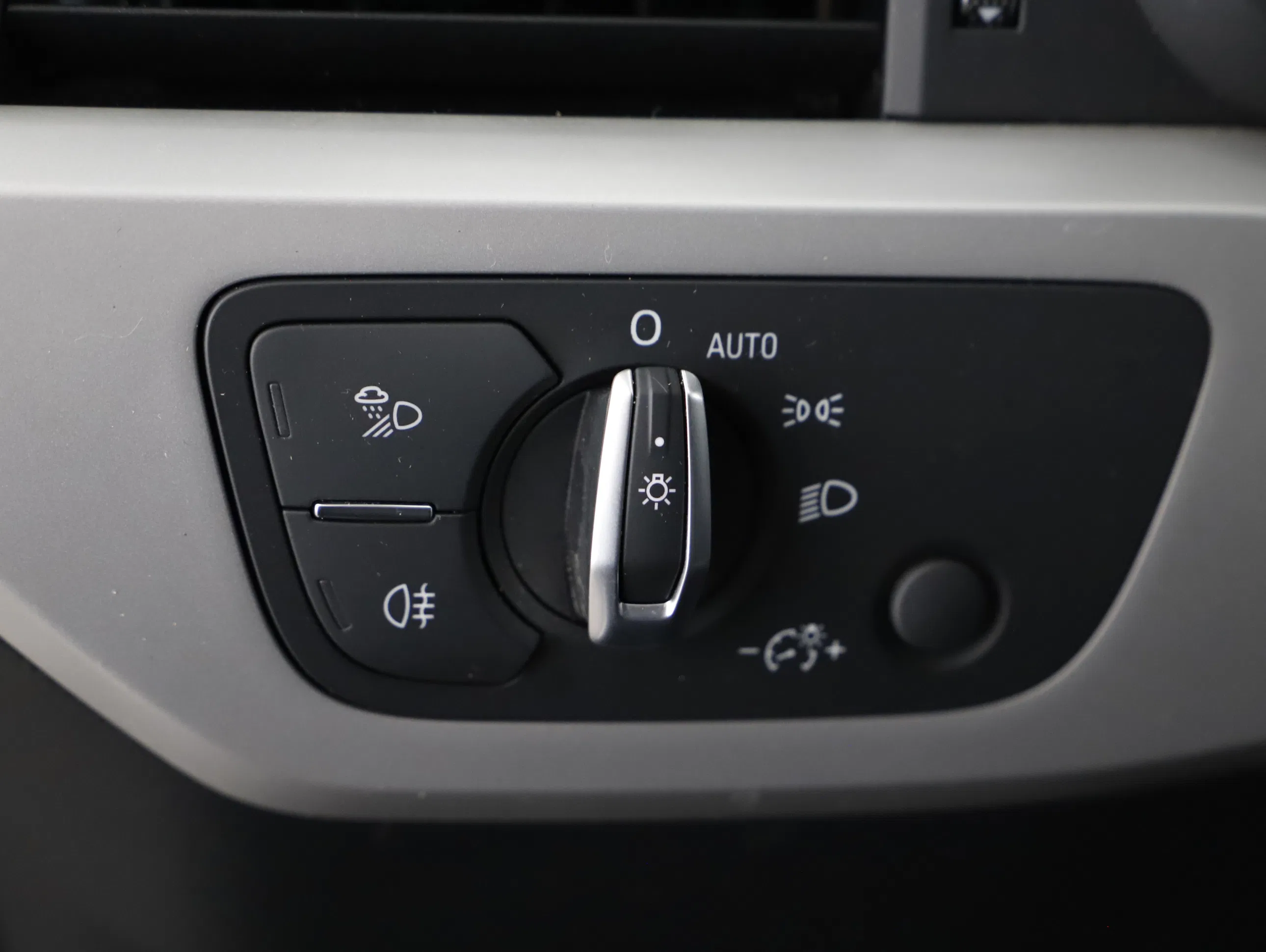 Audi A4 45 3.0 TDI quattro advanced | Bild 27 von 31