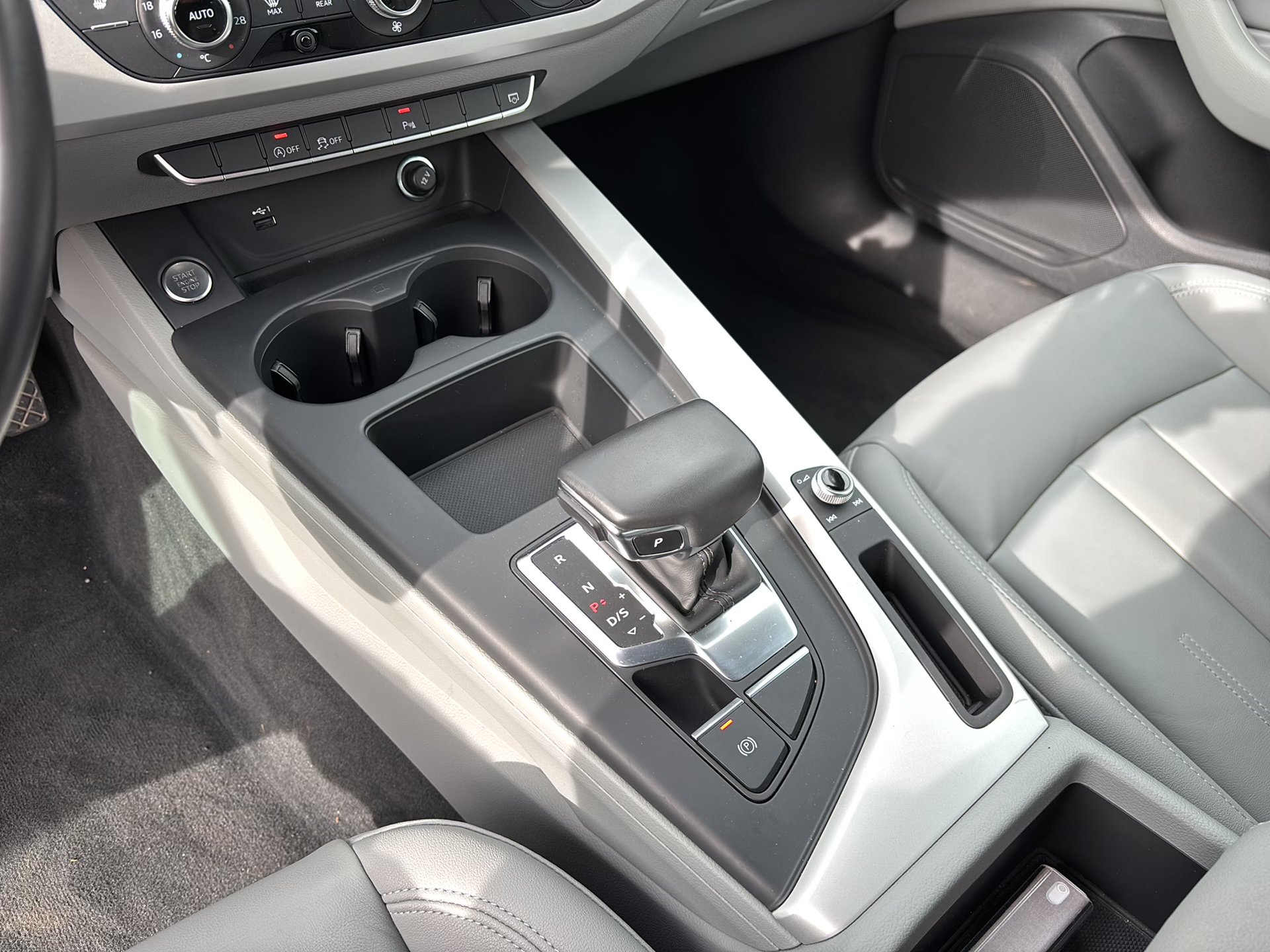 Audi A4 Avant 30 2.0 TDI | Bild 23 von 29