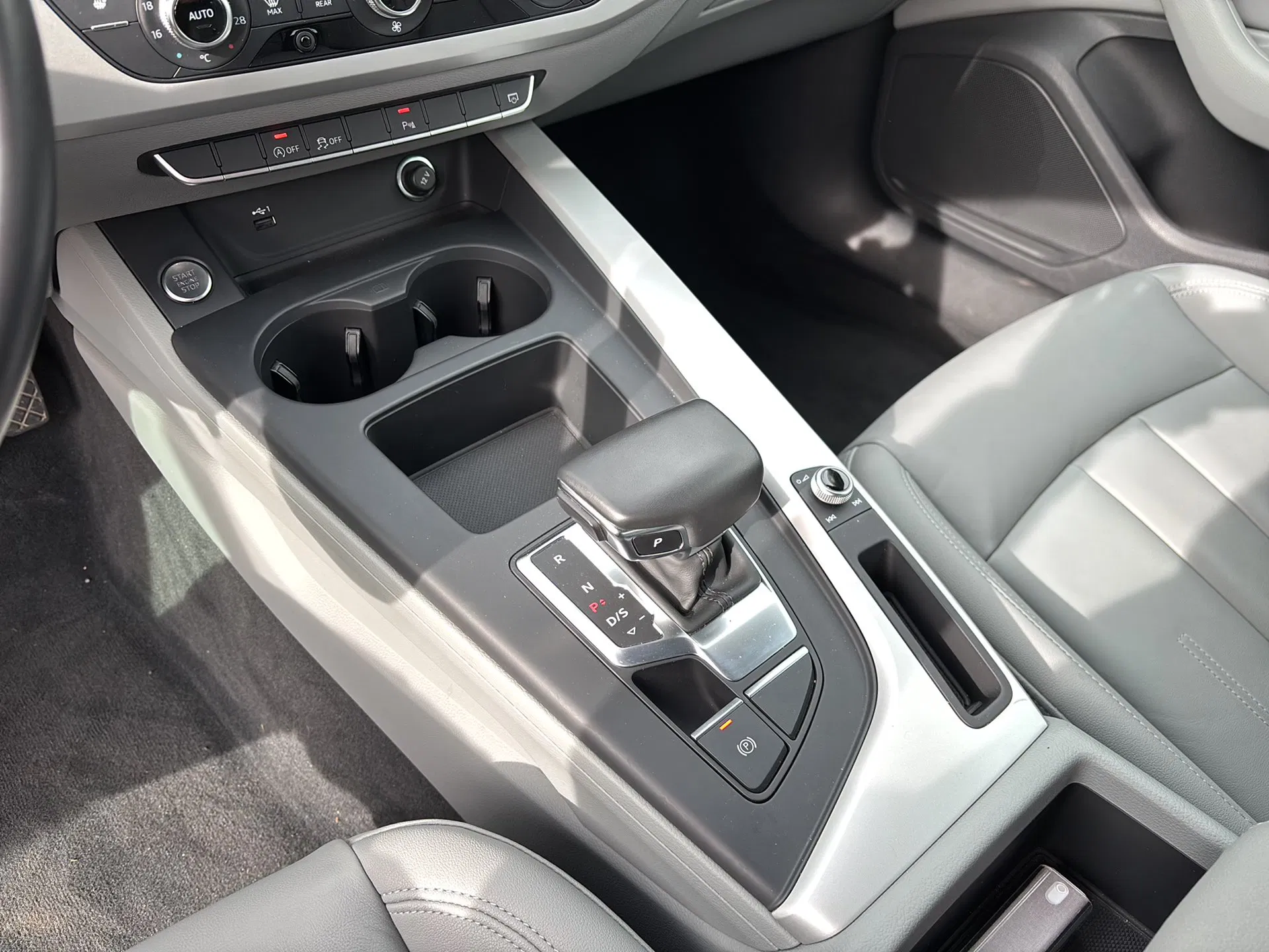 Audi A4 Avant 30 2.0 TDI | Bild 23 von 29