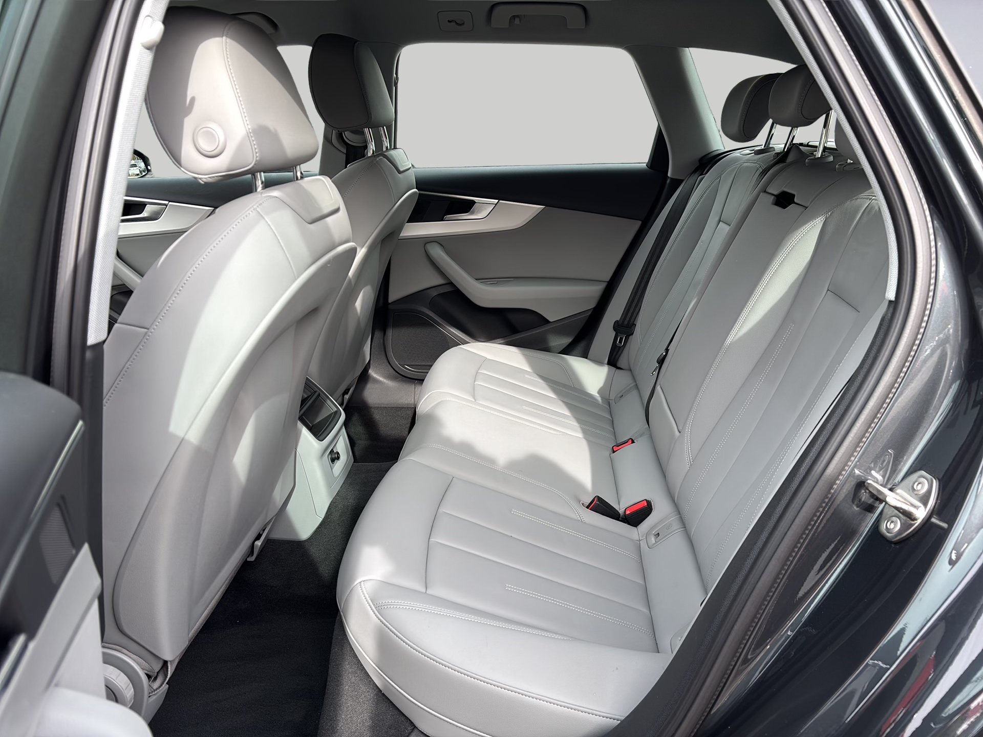 Audi A4 Avant 30 2.0 TDI | Bild 24 von 29