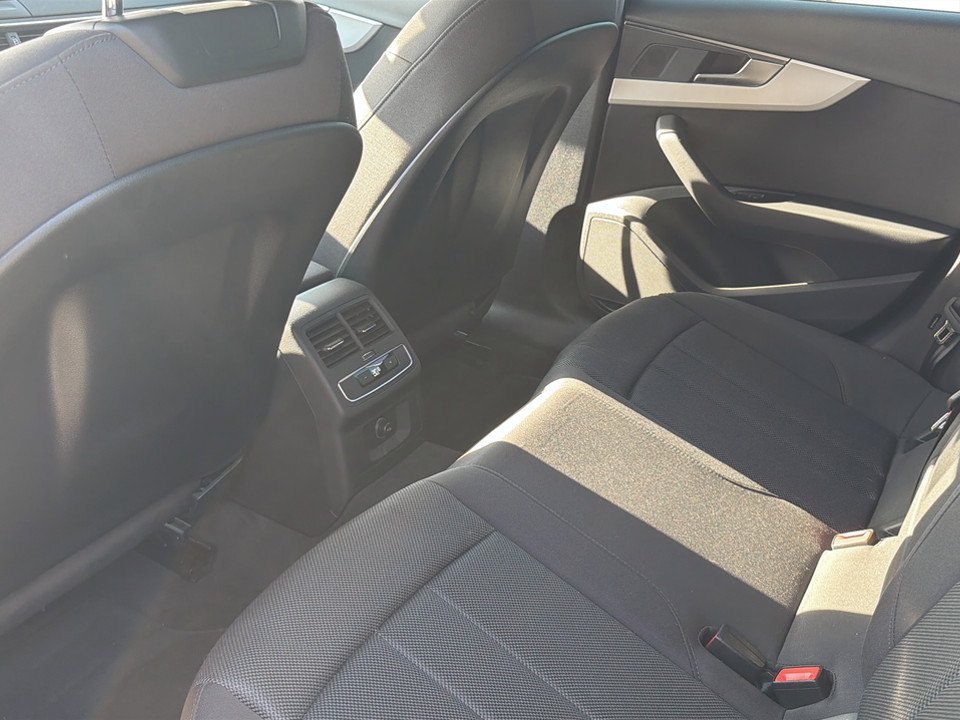 Audi A4 Avant 35 2.0 TDI S-Line | Bild 18 von 22