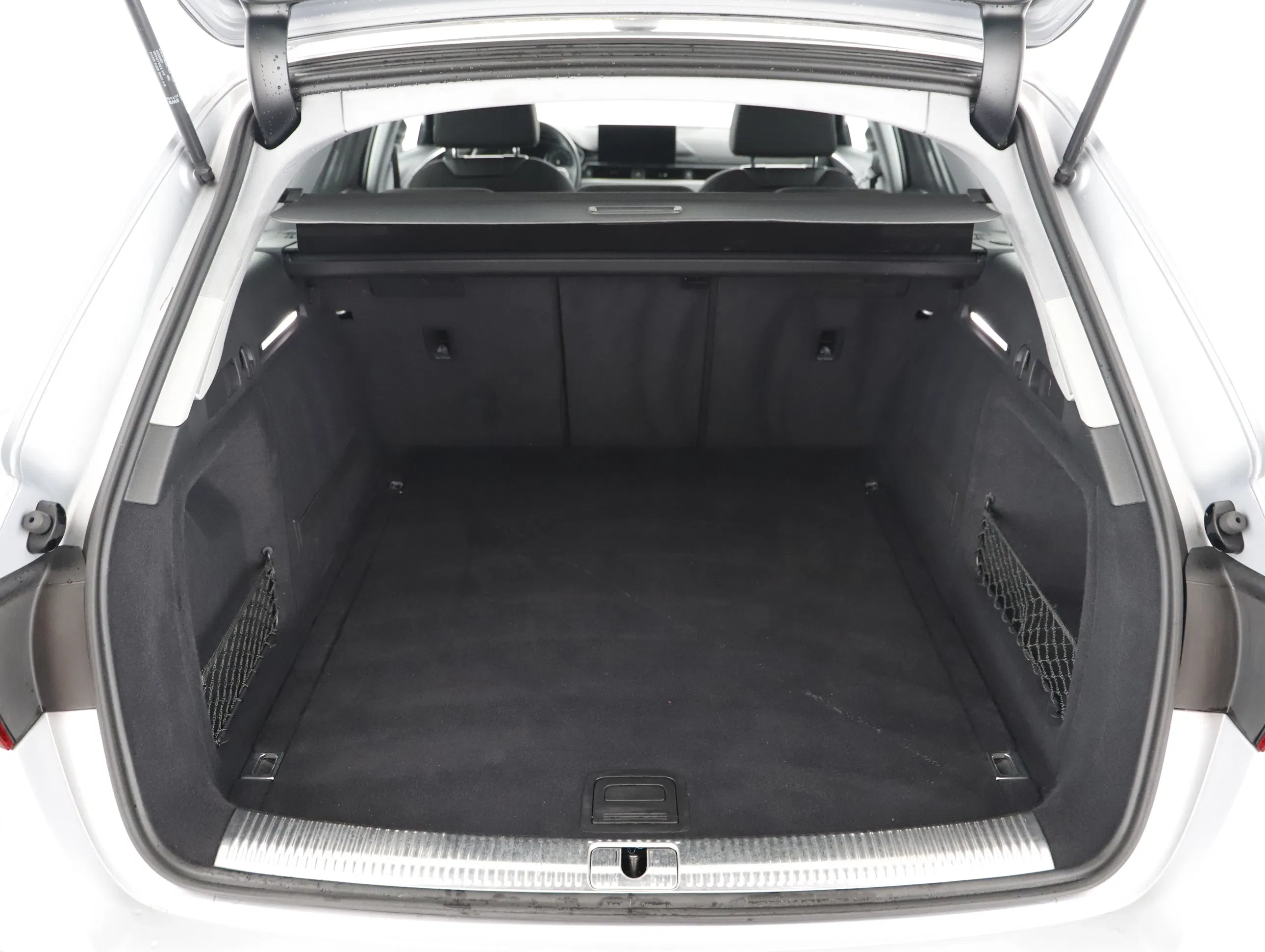 Audi A4 Avant 35 2.0 TDI | Bild 17 von 23