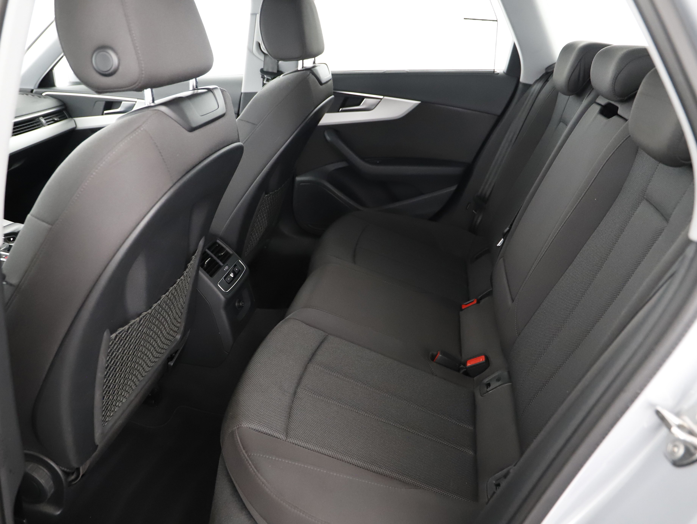 Audi A4 Avant 35 2.0 TDI | Bild 2 von 23