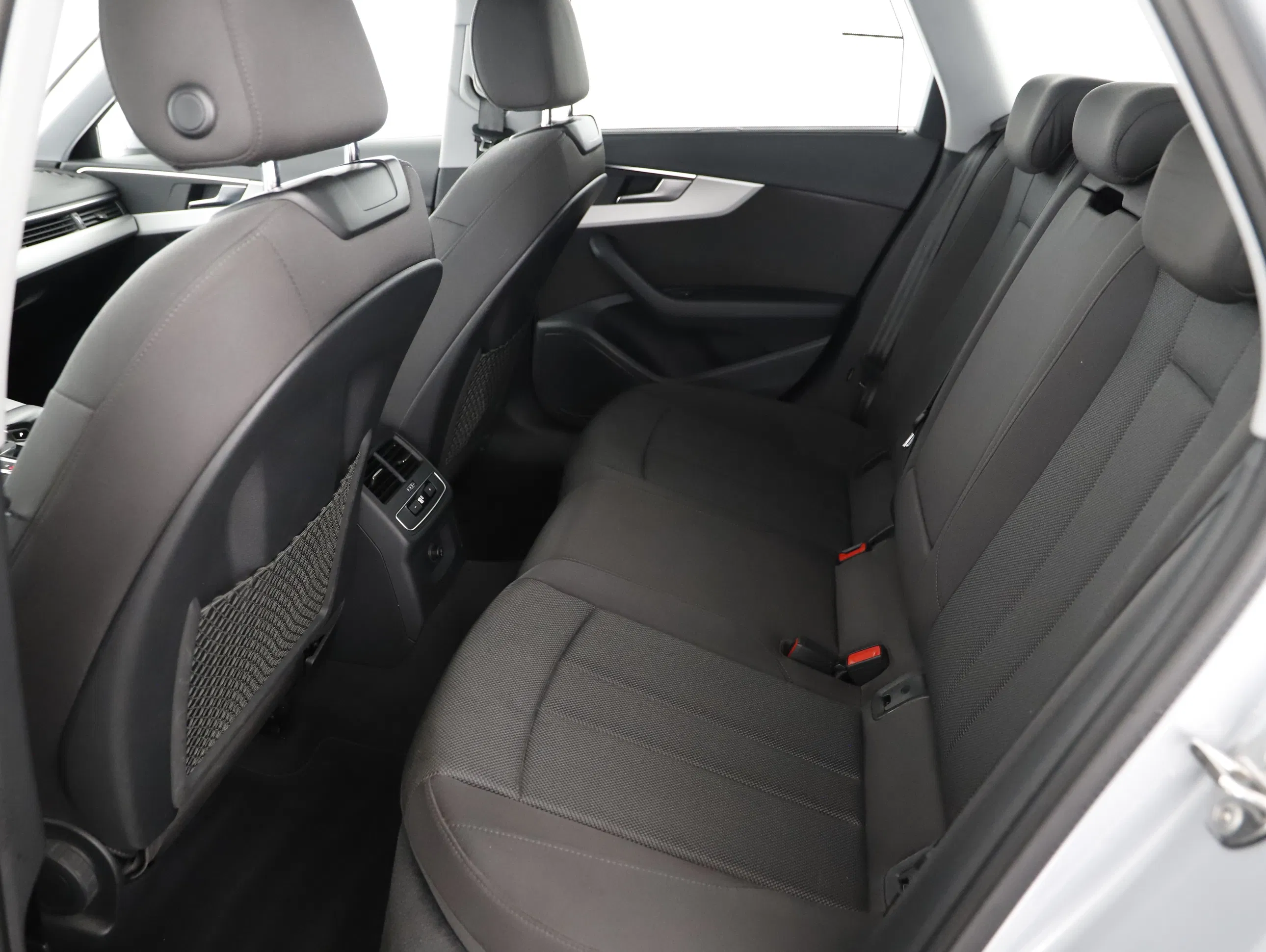 Audi A4 Avant 35 2.0 TDI | Bild 2 von 23