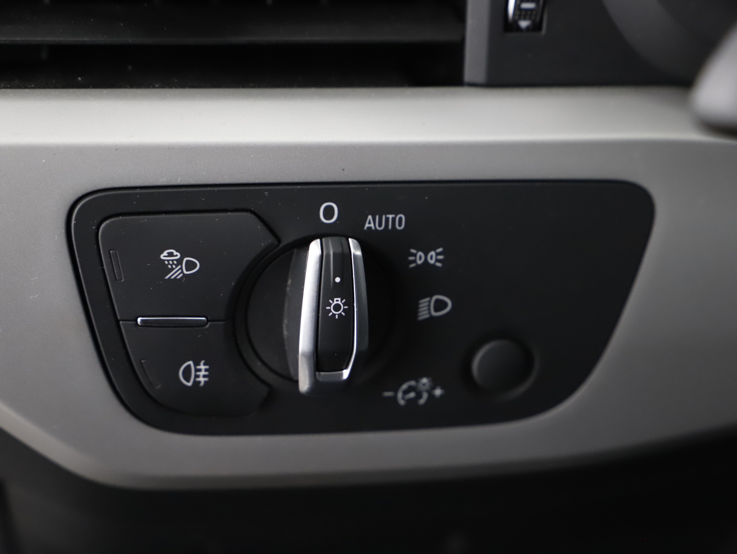 Audi A4 40 2.0 TDI quattro advanced | Bild 6 von 20