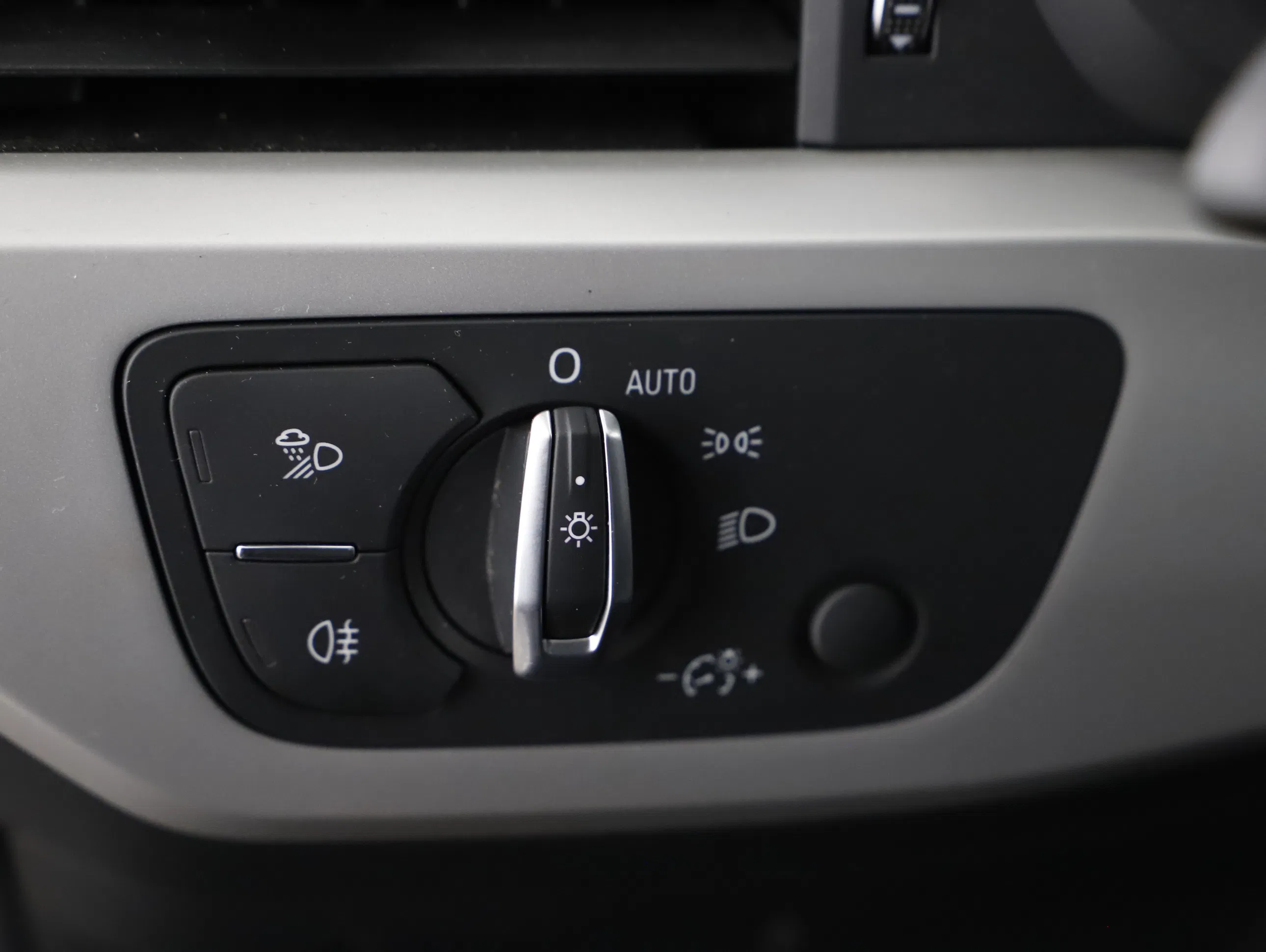 Audi A4 40 2.0 TDI quattro advanced | Bild 6 von 20