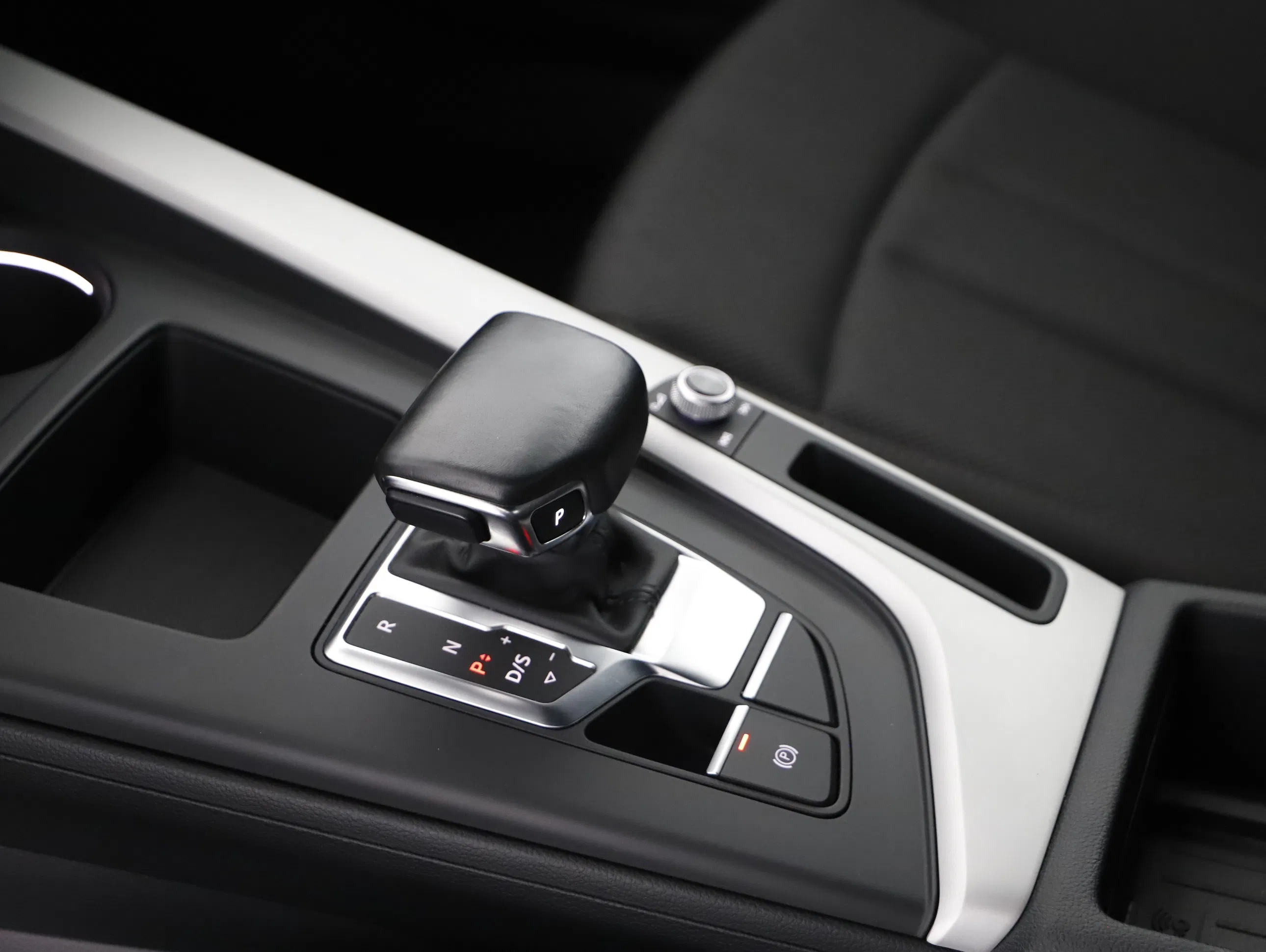 Audi A4 40 2.0 TDI quattro advanced | Bild 18 von 20