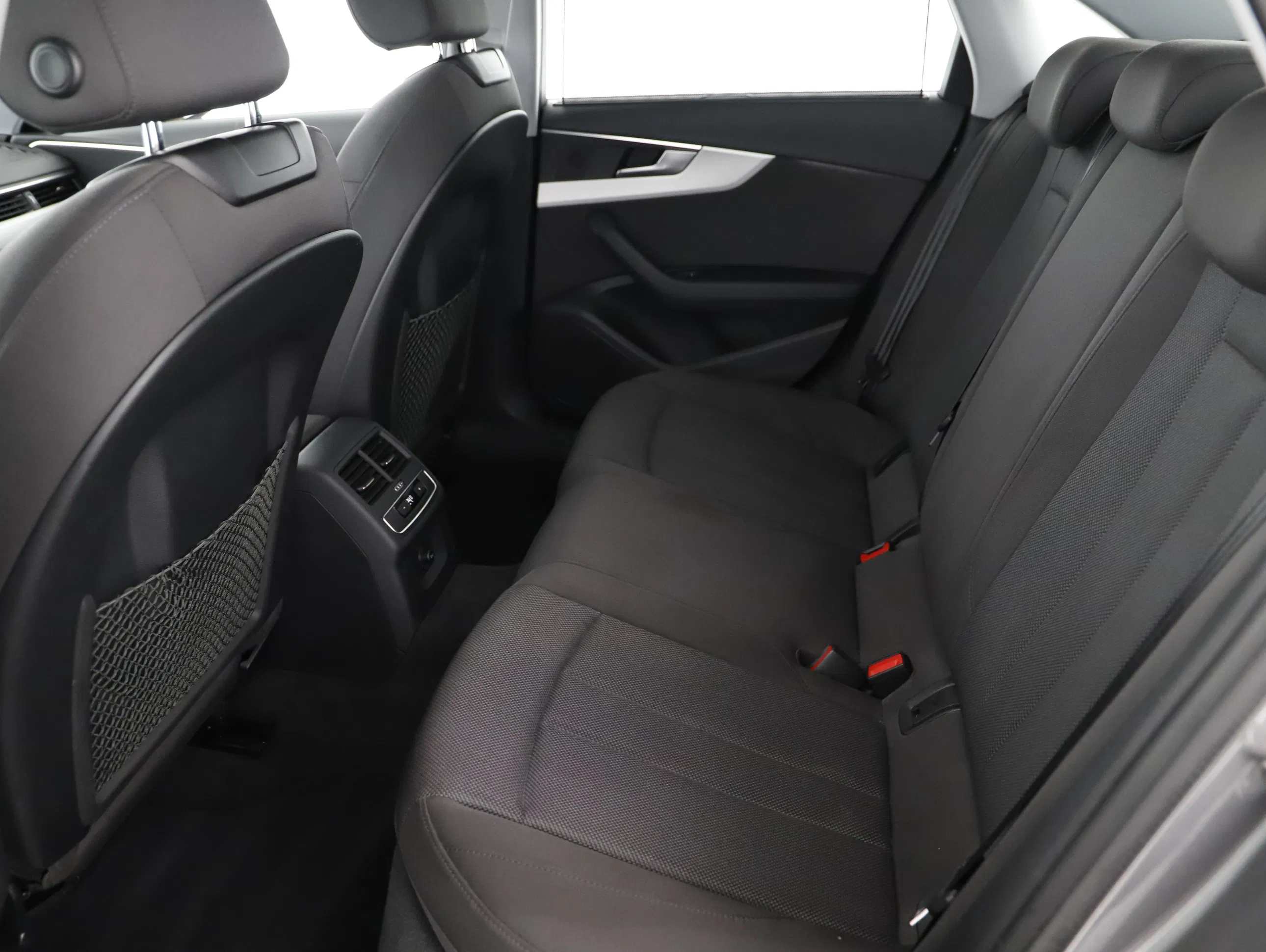 Audi A4 35 2.0 TDI advanced | Bild 10 von 26