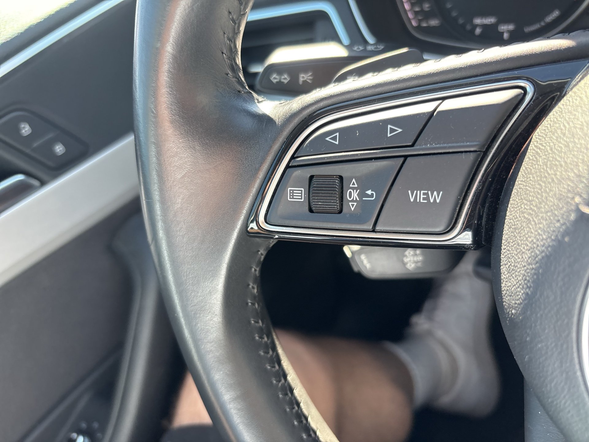 Audi A4 35 2.0 TDI S-Line | Bild 12 von 21