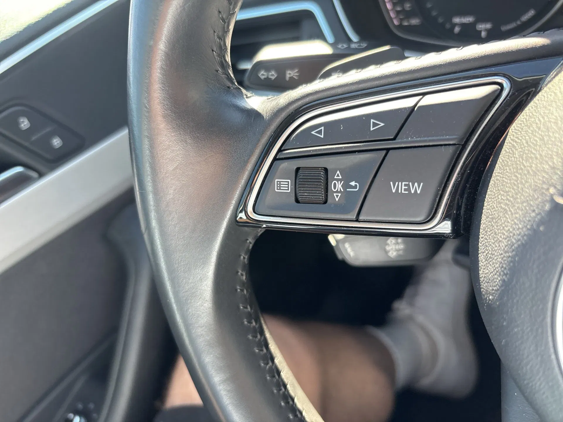 Audi A4 35 2.0 TDI S-Line | Bild 12 von 21