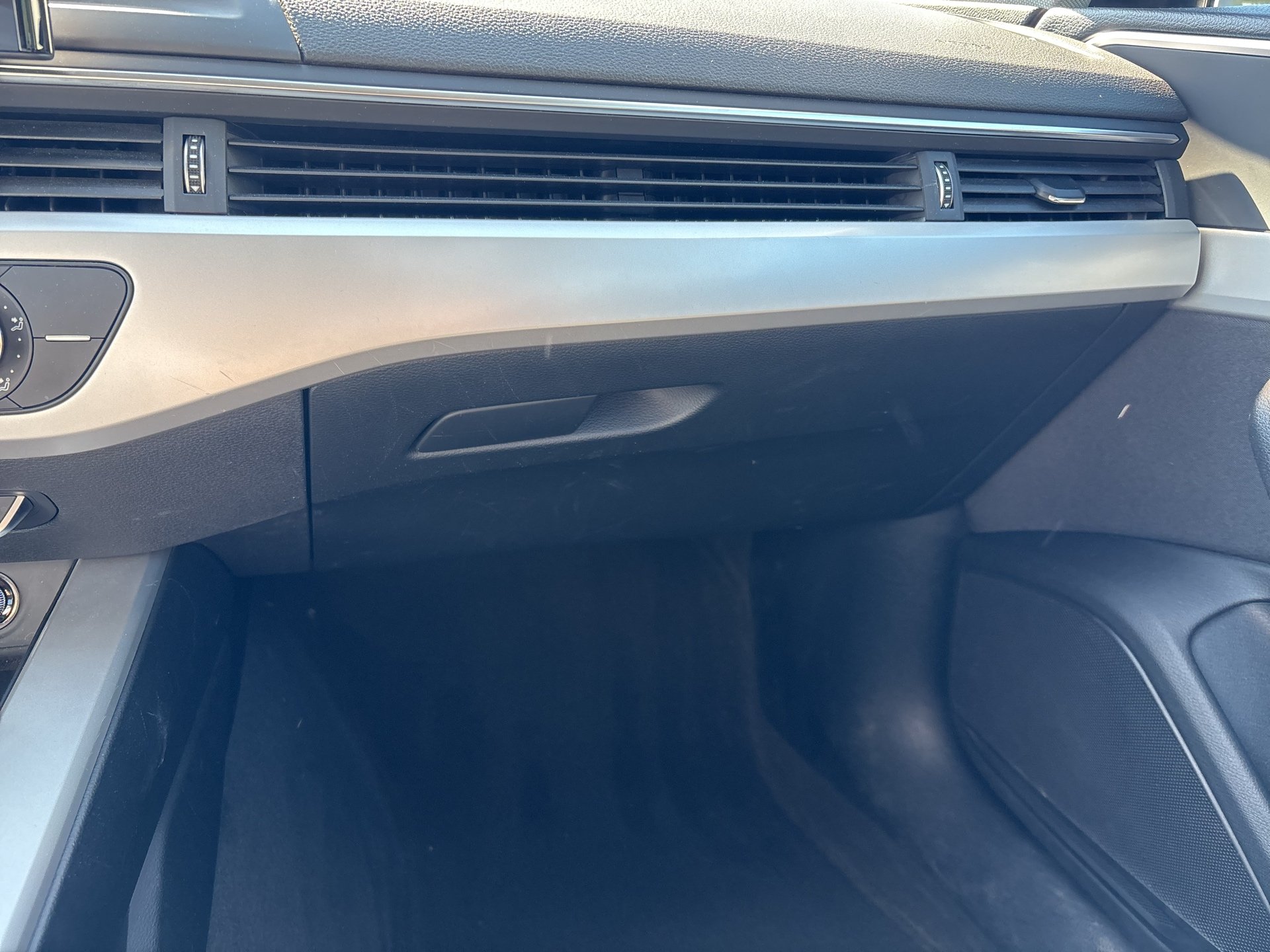 Audi A4 35 2.0 TDI S-Line | Bild 15 von 21