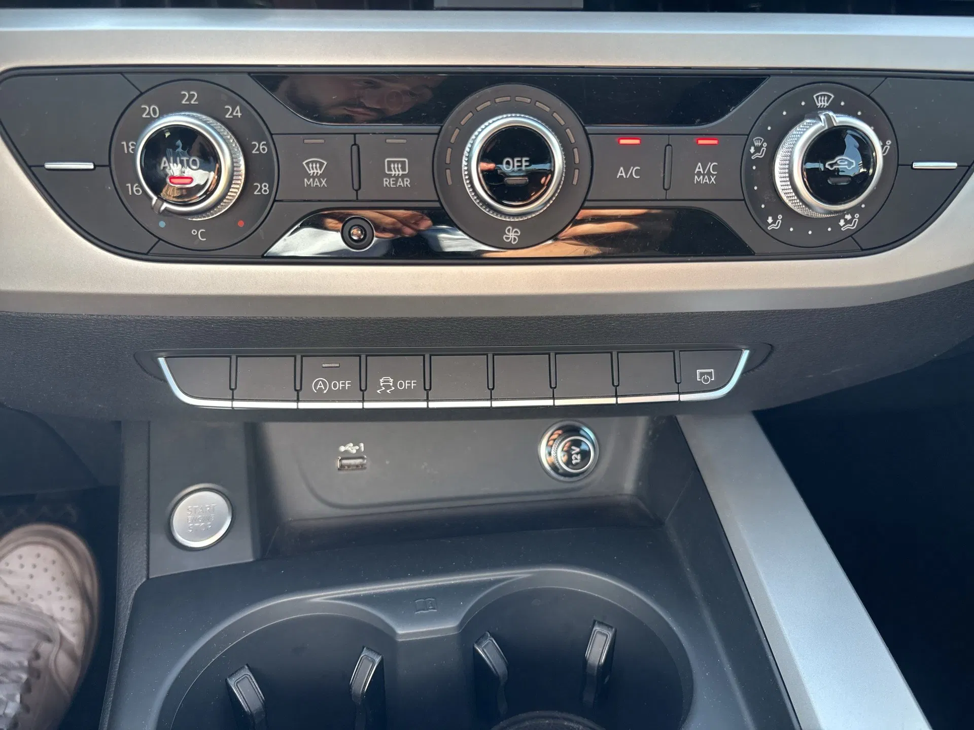 Audi A4 35 2.0 TDI S-Line | Bild 16 von 21