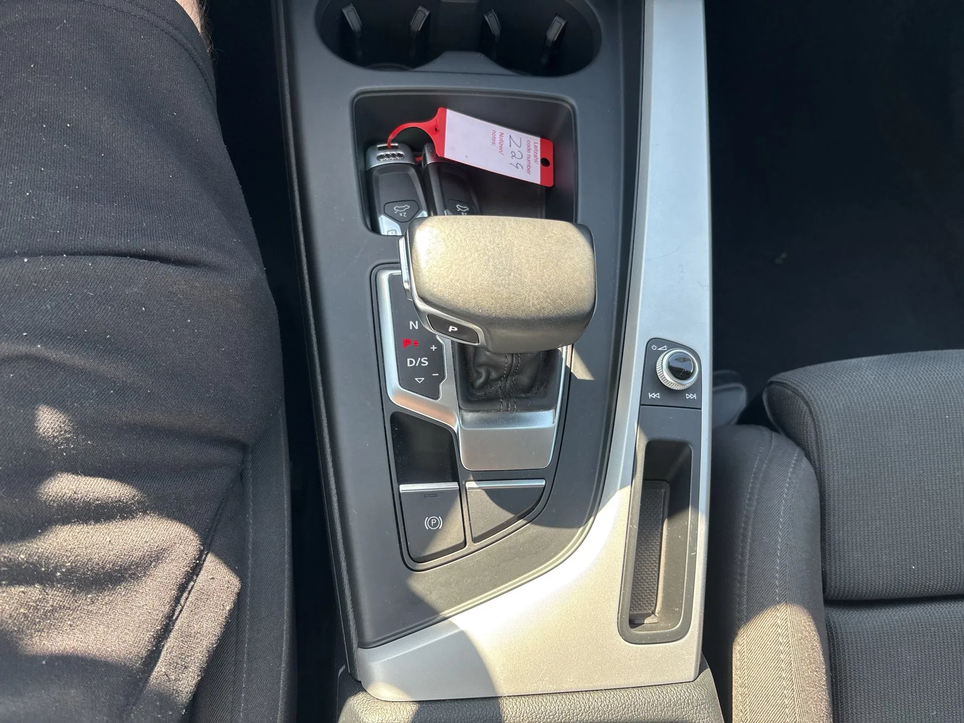 Audi A4 35 2.0 TDI S-Line | Bild 17 von 21