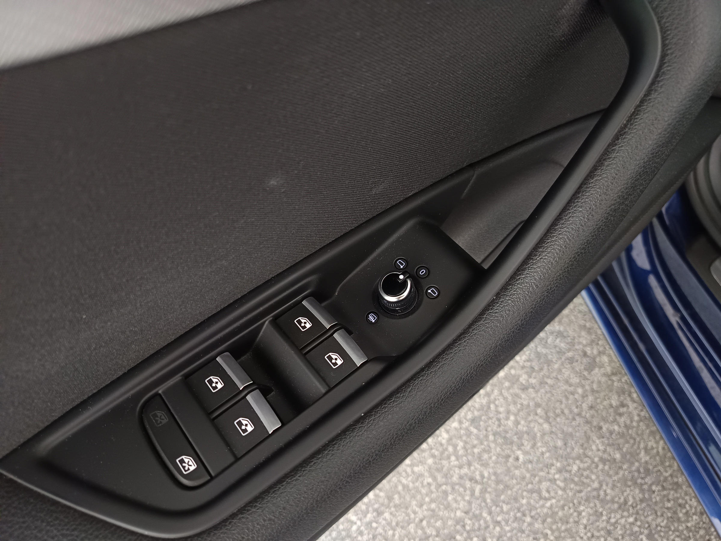 Audi A4 Avant 40 2.0 TDI quattro | Bild 12 von 31