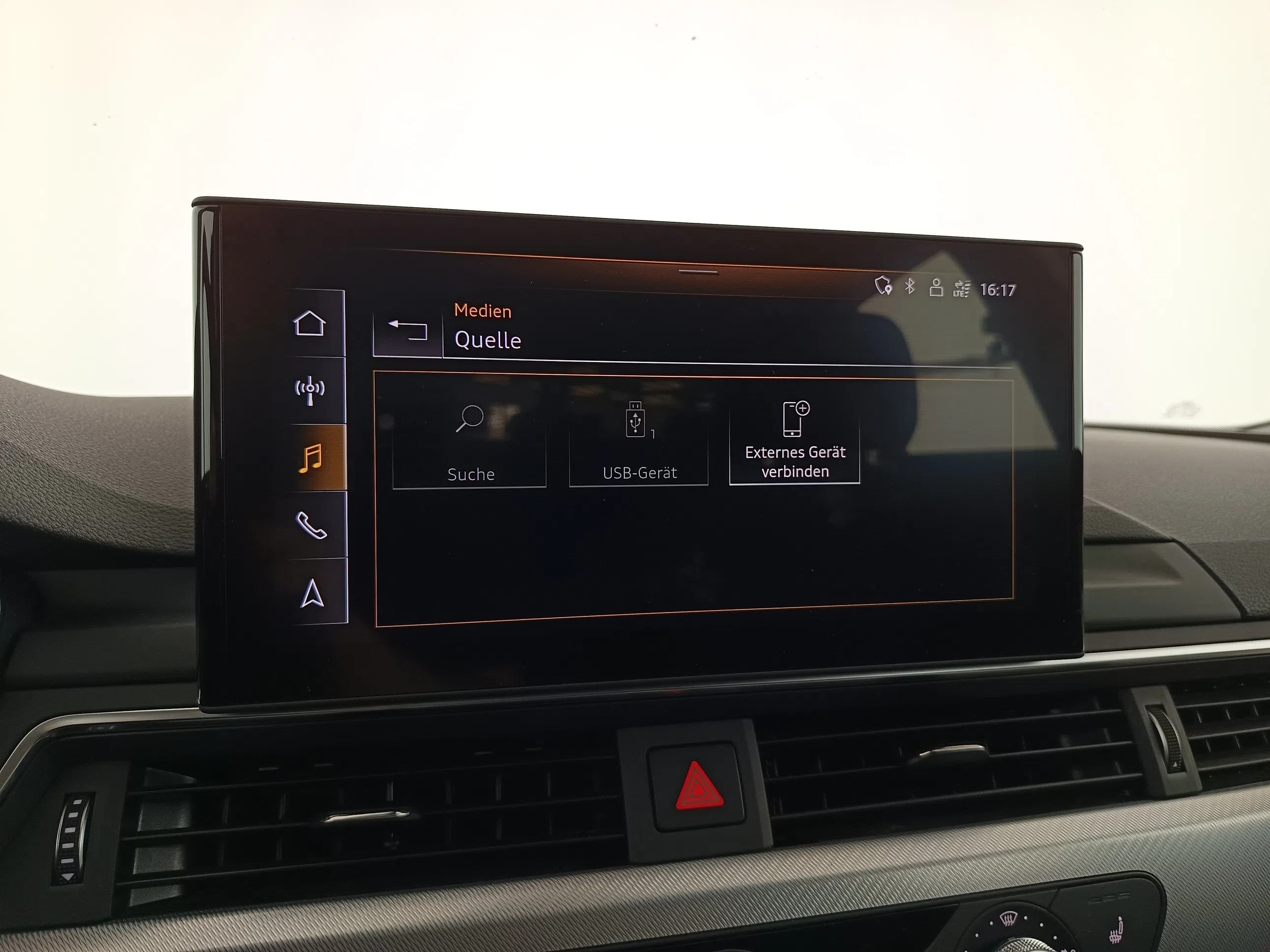 Audi A4 Avant 40 2.0 TDI quattro | Bild 25 von 31