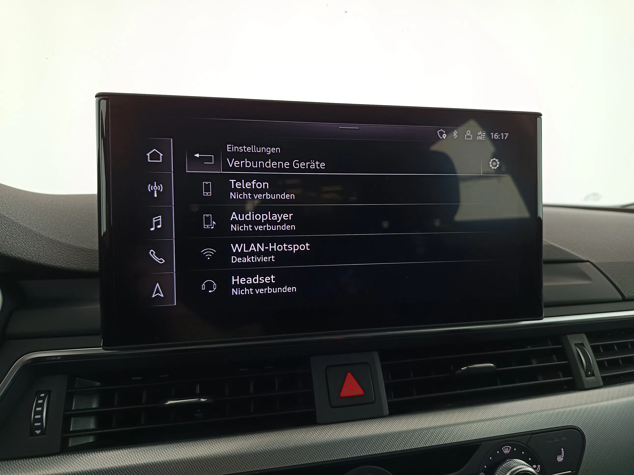 Audi A4 Avant 40 2.0 TDI quattro | Bild 26 von 31