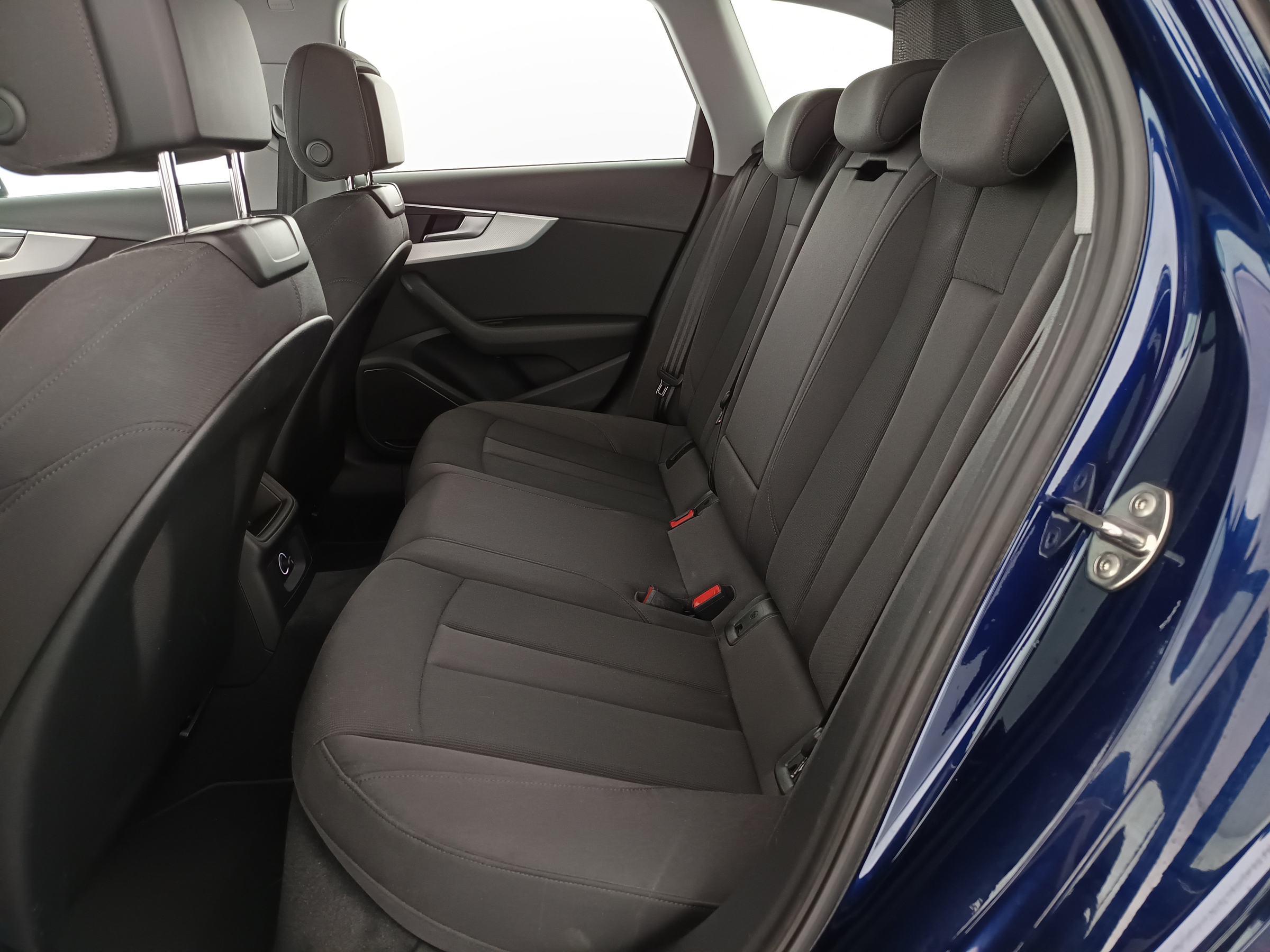 Audi A4 Avant 40 2.0 TDI quattro | Bild 29 von 31