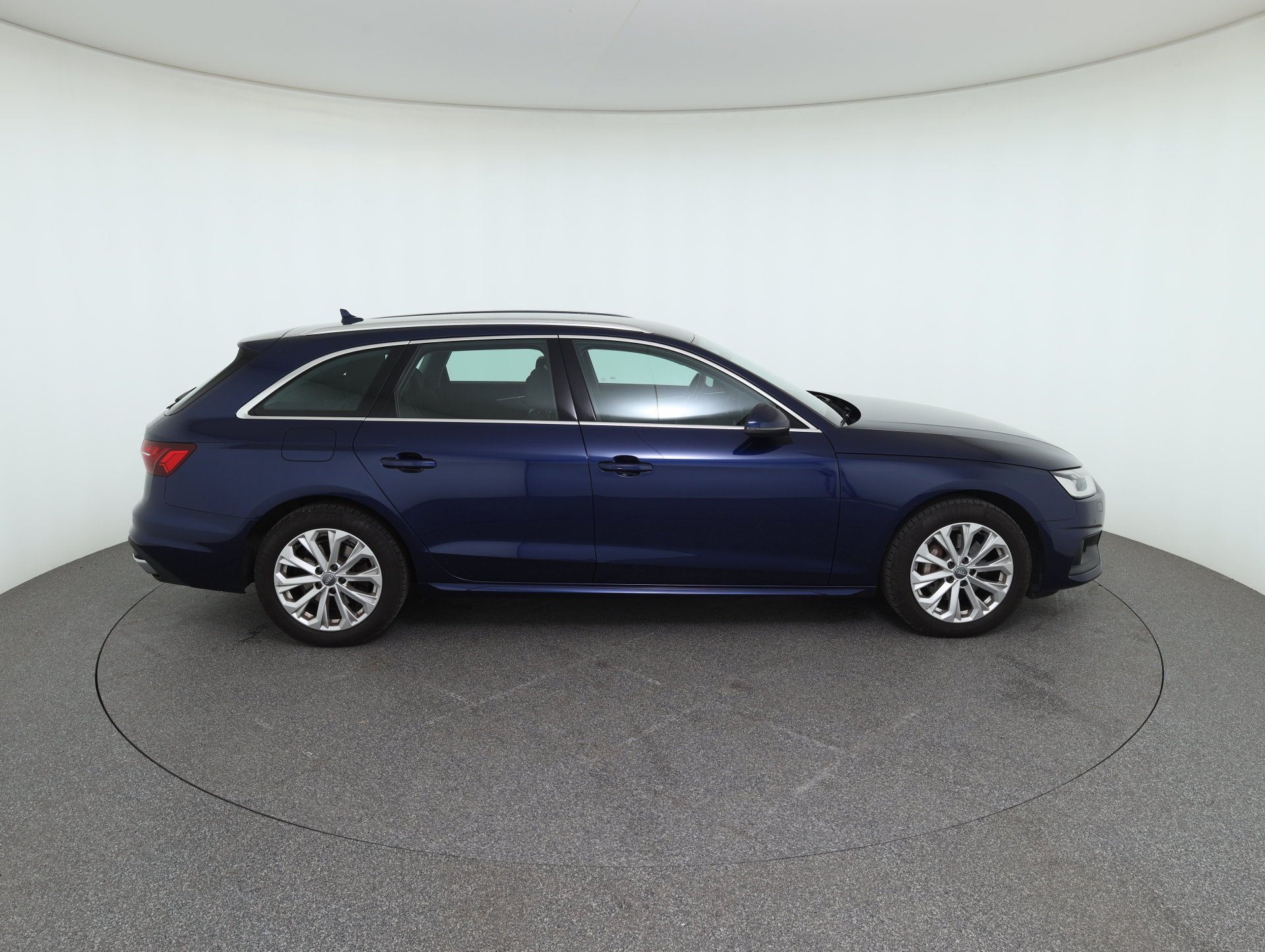 Audi A4 Avant 40 2.0 TDI quattro | Bild 5 von 31