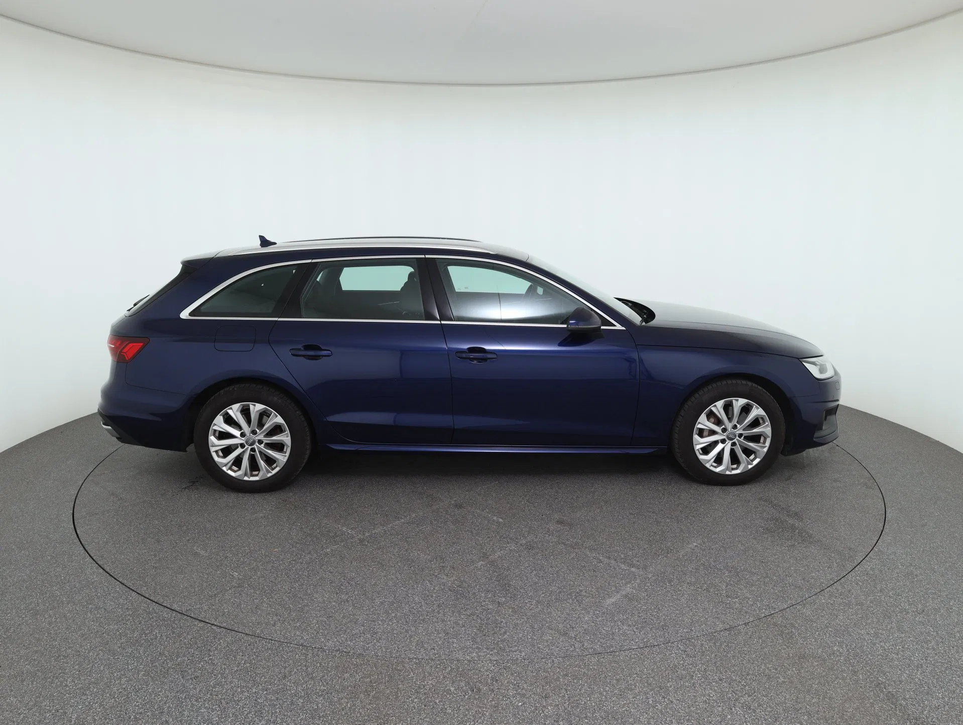 Audi A4 Avant 40 2.0 TDI quattro | Bild 5 von 31