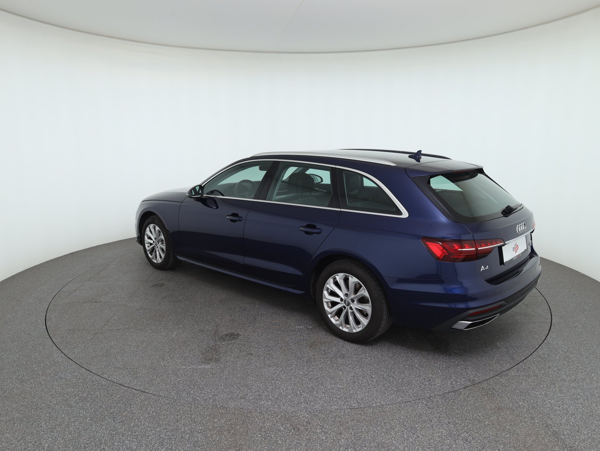 Audi A4 Avant 40 2.0 TDI quattro | Bild 8 von 31