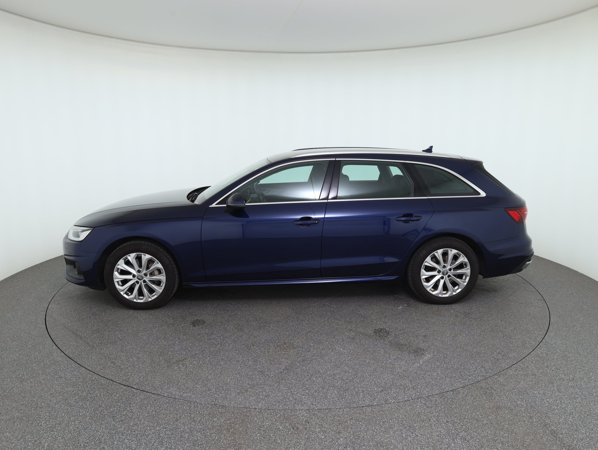 Audi A4 Avant 40 2.0 TDI quattro | Bild 9 von 31