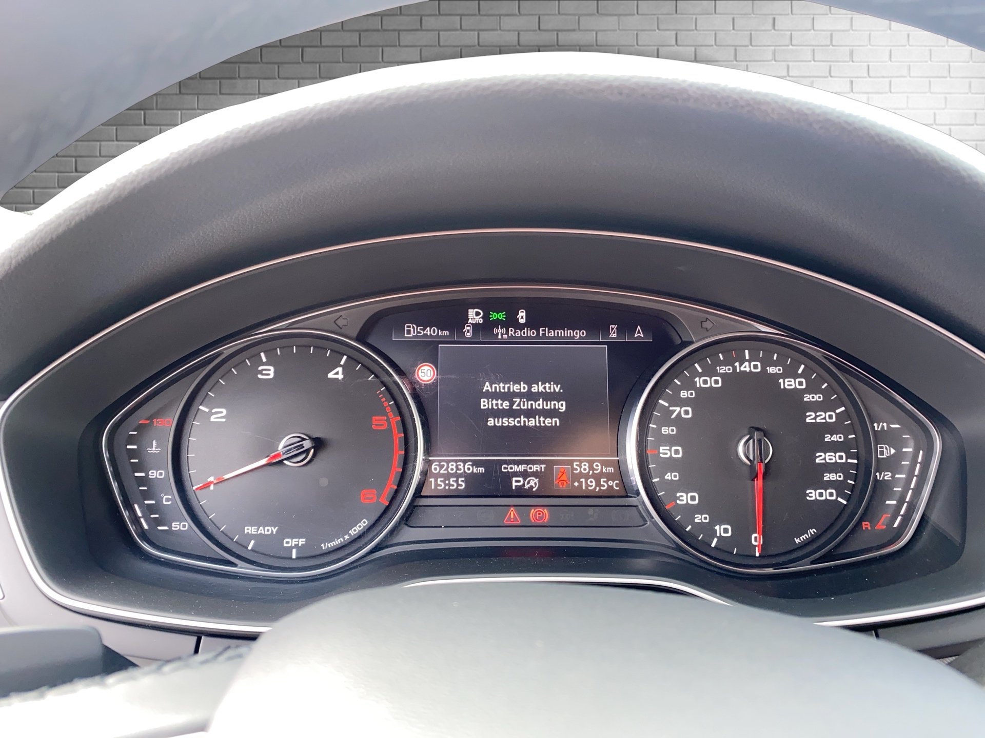 Audi A4 Avant 40 2.0 TDI quattro | Bild 13 von 24