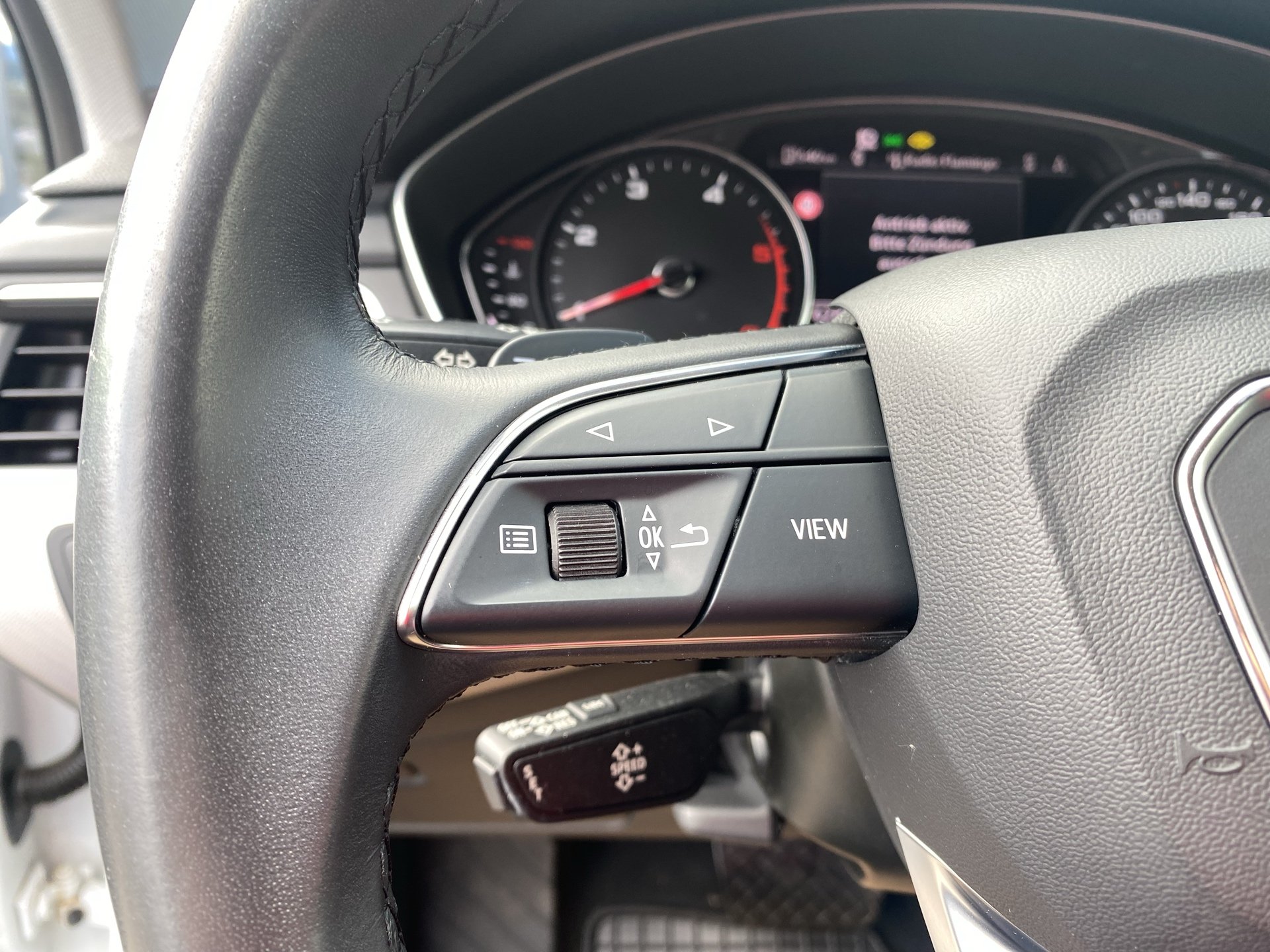 Audi A4 Avant 40 2.0 TDI quattro | Bild 14 von 24