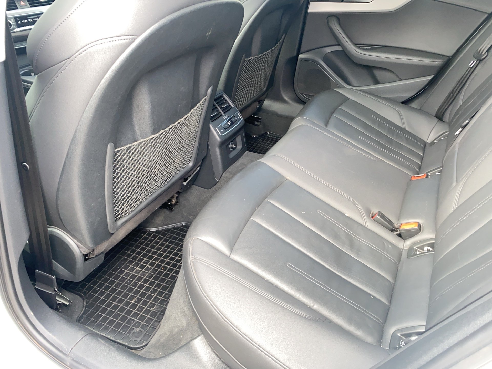 Audi A4 Avant 40 2.0 TDI quattro | Bild 20 von 24