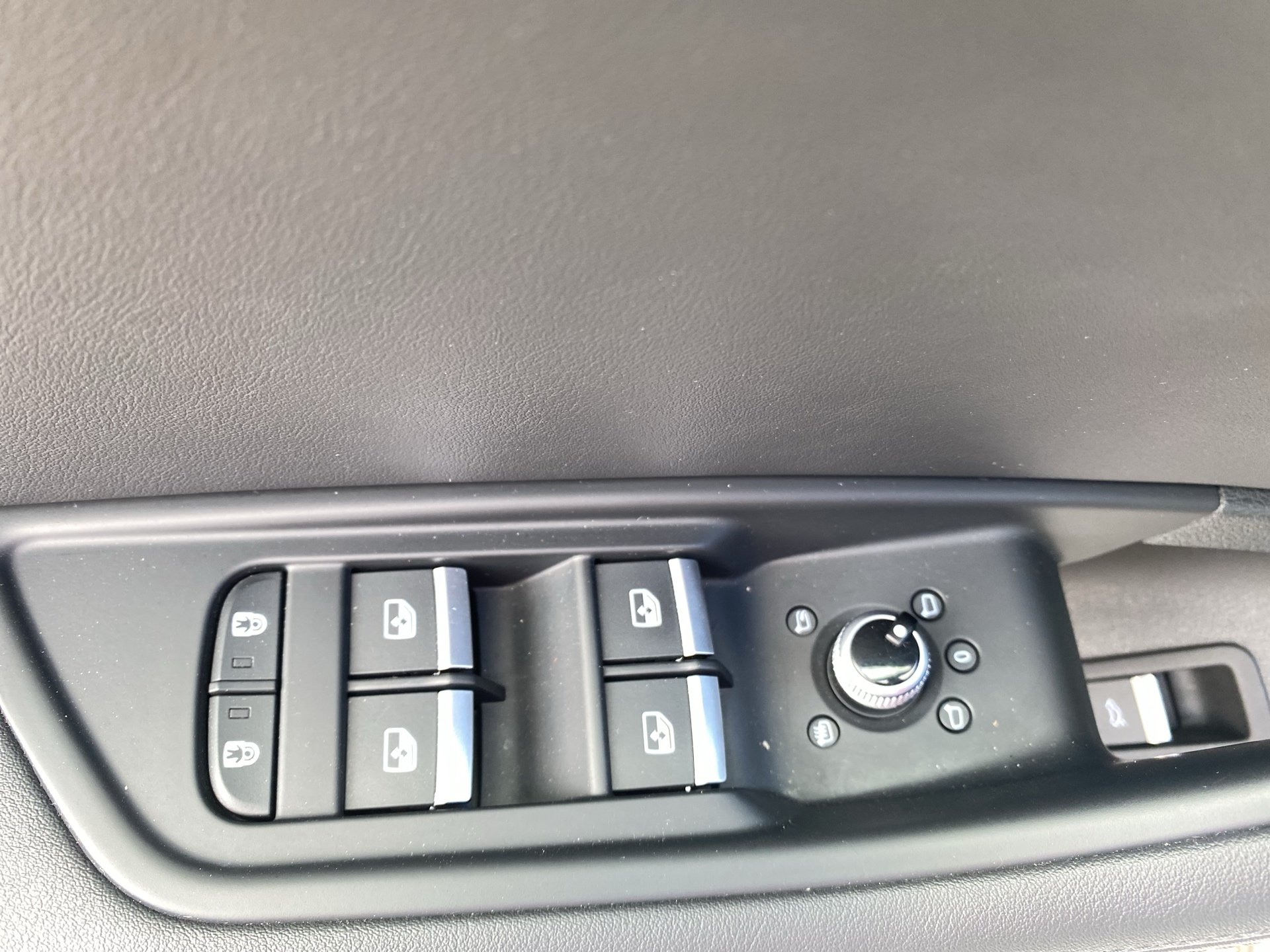 Audi A4 Avant 40 2.0 TDI quattro | Bild 9 von 24