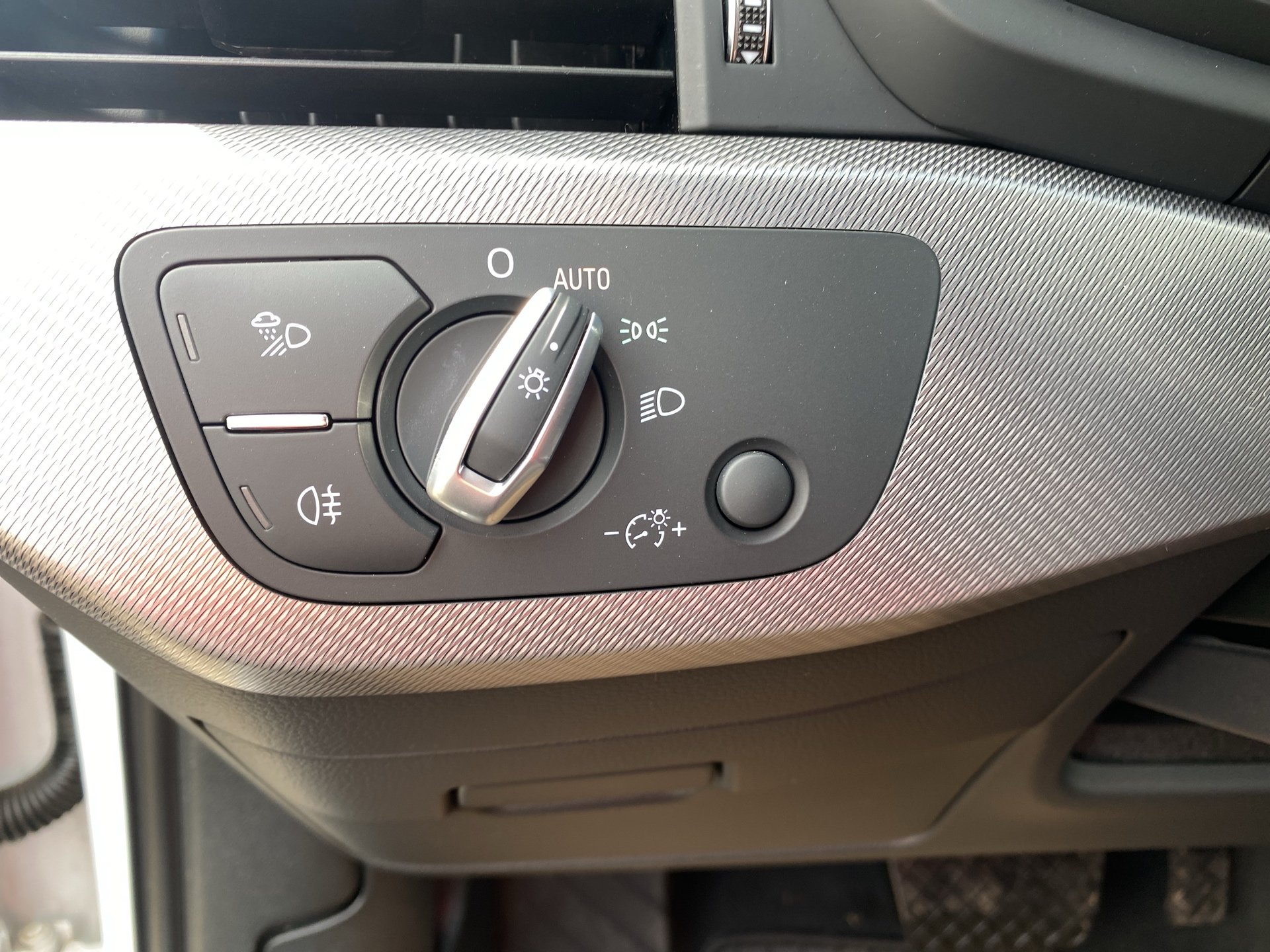 Audi A4 Avant 40 2.0 TDI quattro | Bild 10 von 24