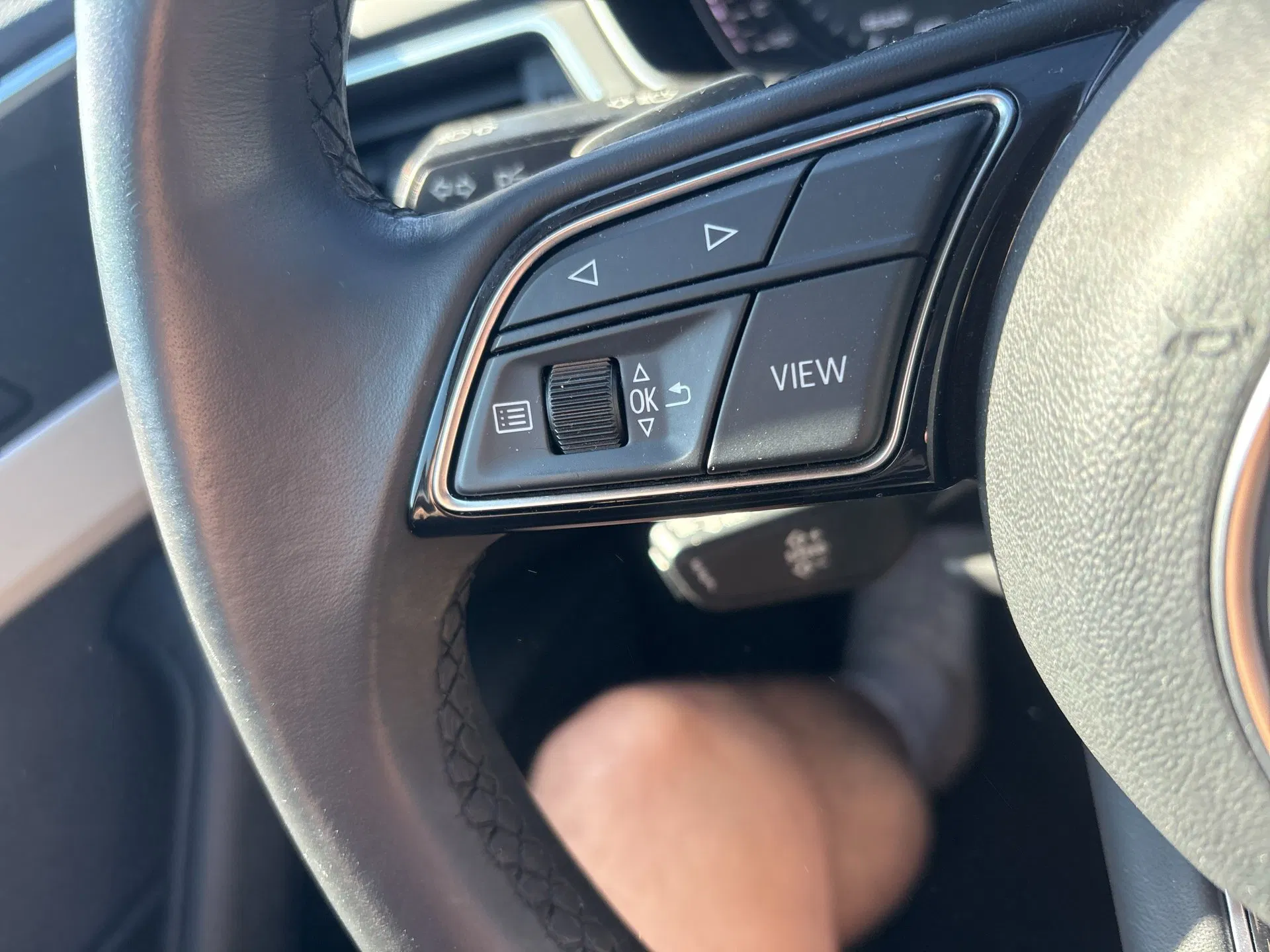 Audi A4 Avant 30 2.0 TDI | Bild 14 von 22