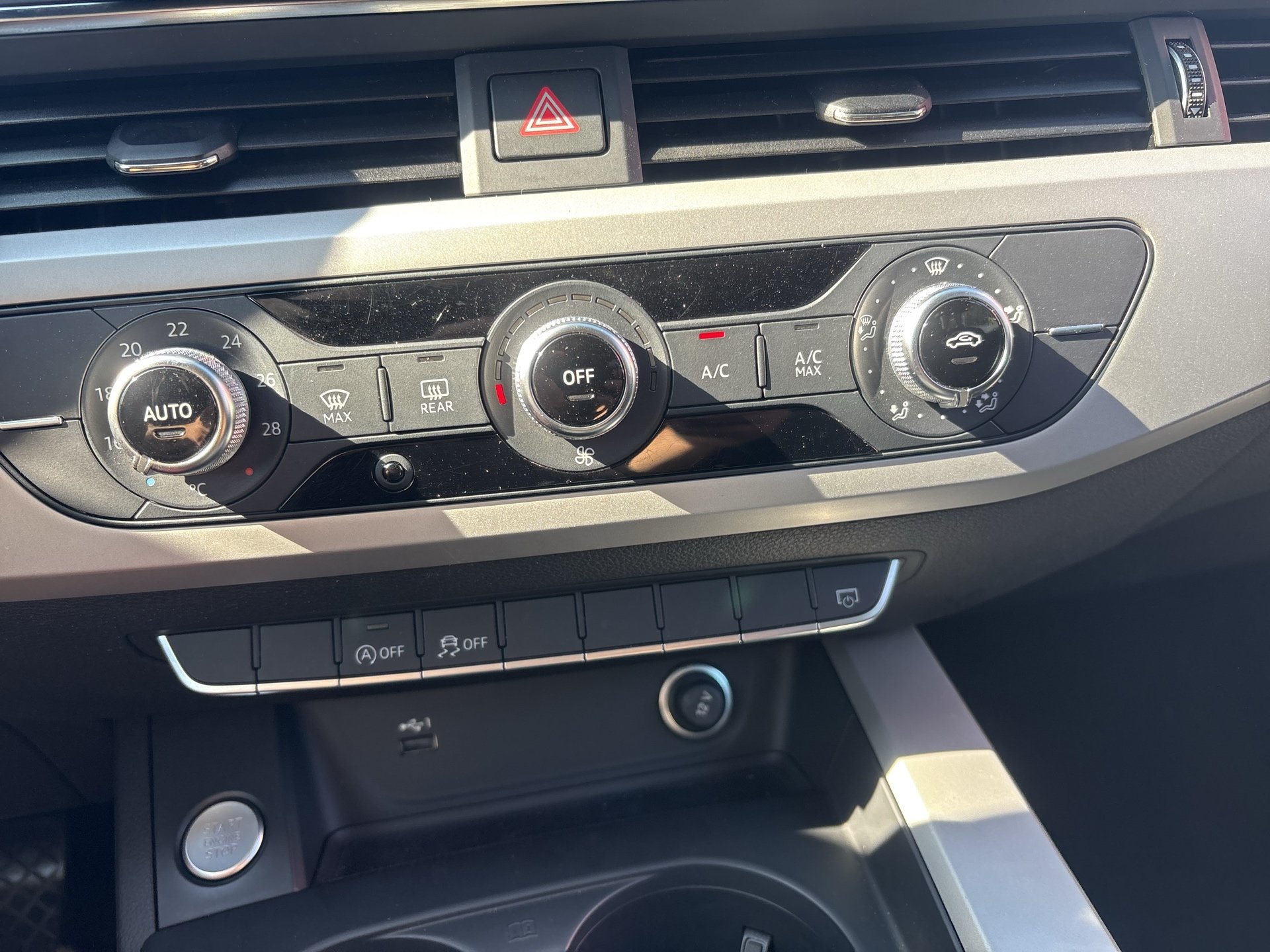 Audi A4 Avant 30 2.0 TDI | Bild 17 von 22