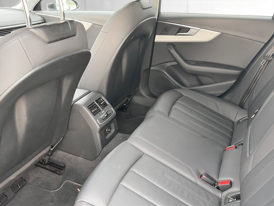 Audi A4 Avant 30 2.0 TDI | Bild 13 von 22
