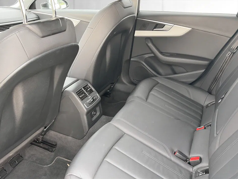 Audi A4 Avant 30 2.0 TDI | Bild 13 von 22