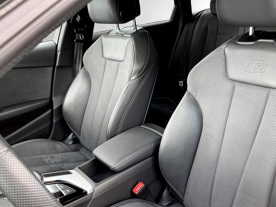 Audi A4 Avant 40 TDI quattro S-Line | Bild 13 von 21