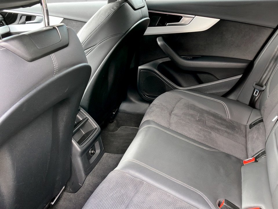 Audi A4 Avant 40 TDI quattro S-Line | Bild 19 von 21