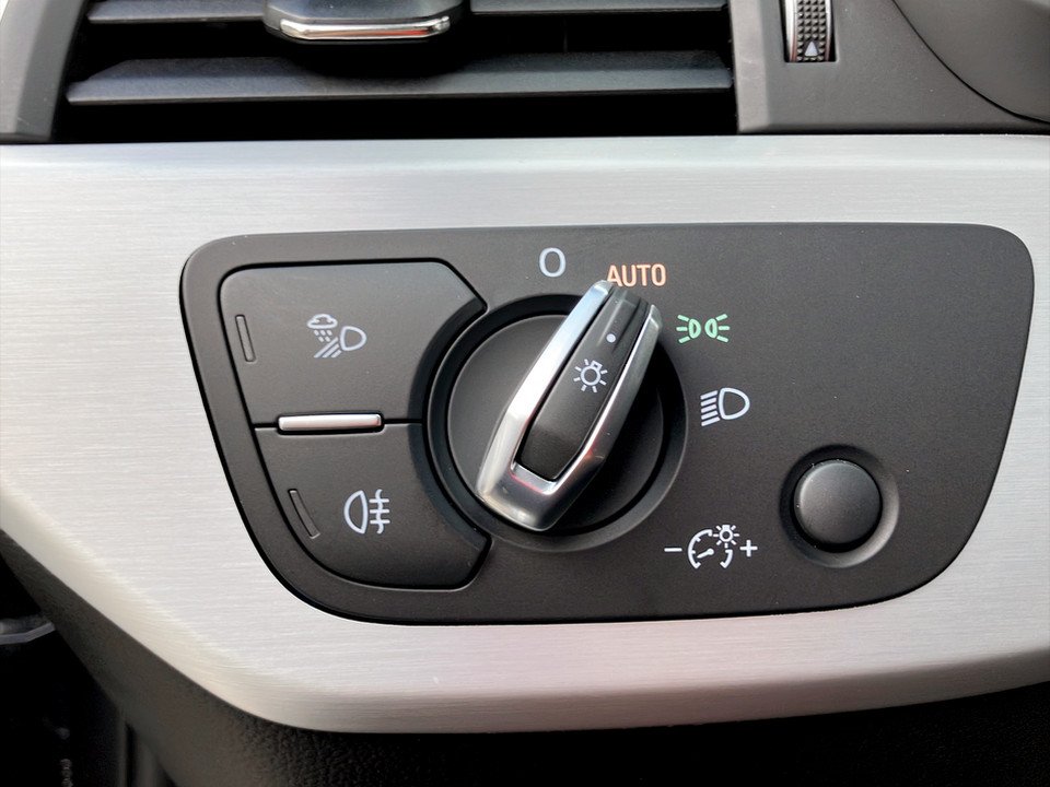 Audi A4 Avant 40 TDI quattro S-Line | Bild 10 von 21