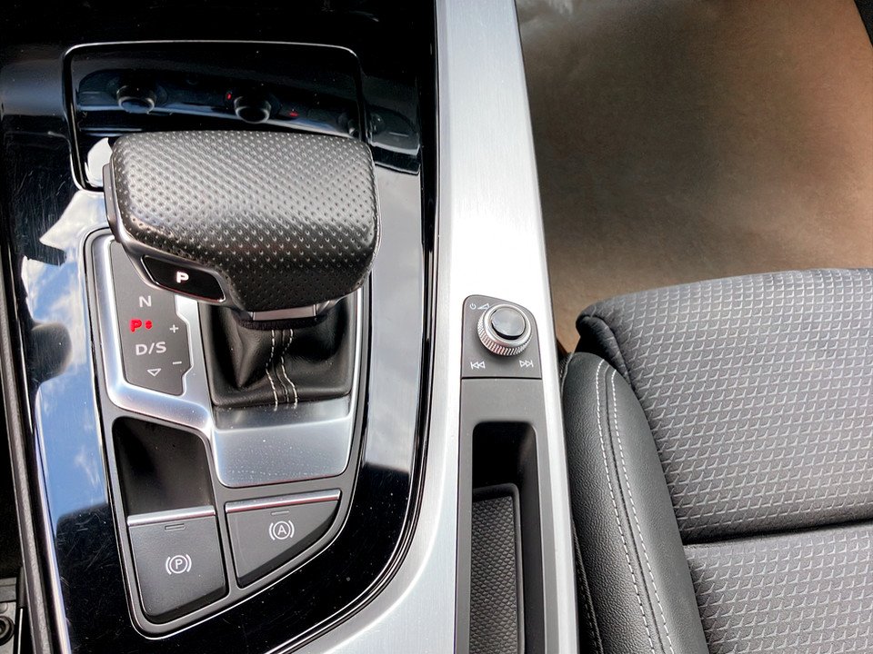 Audi A4 Avant 40 TDI quattro S-Line | Bild 18 von 21