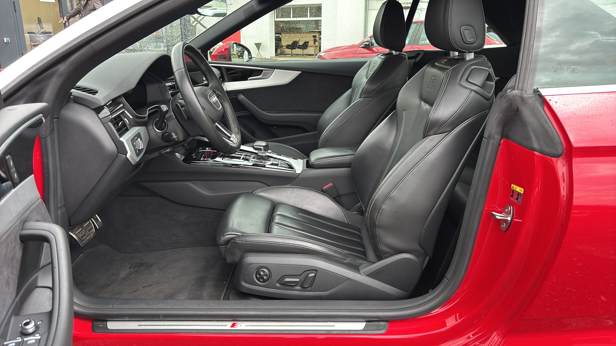 Audi A5 Cabriolet 40 2.0 TFSI MHEV quattro S-Line | Bild 10 von 23