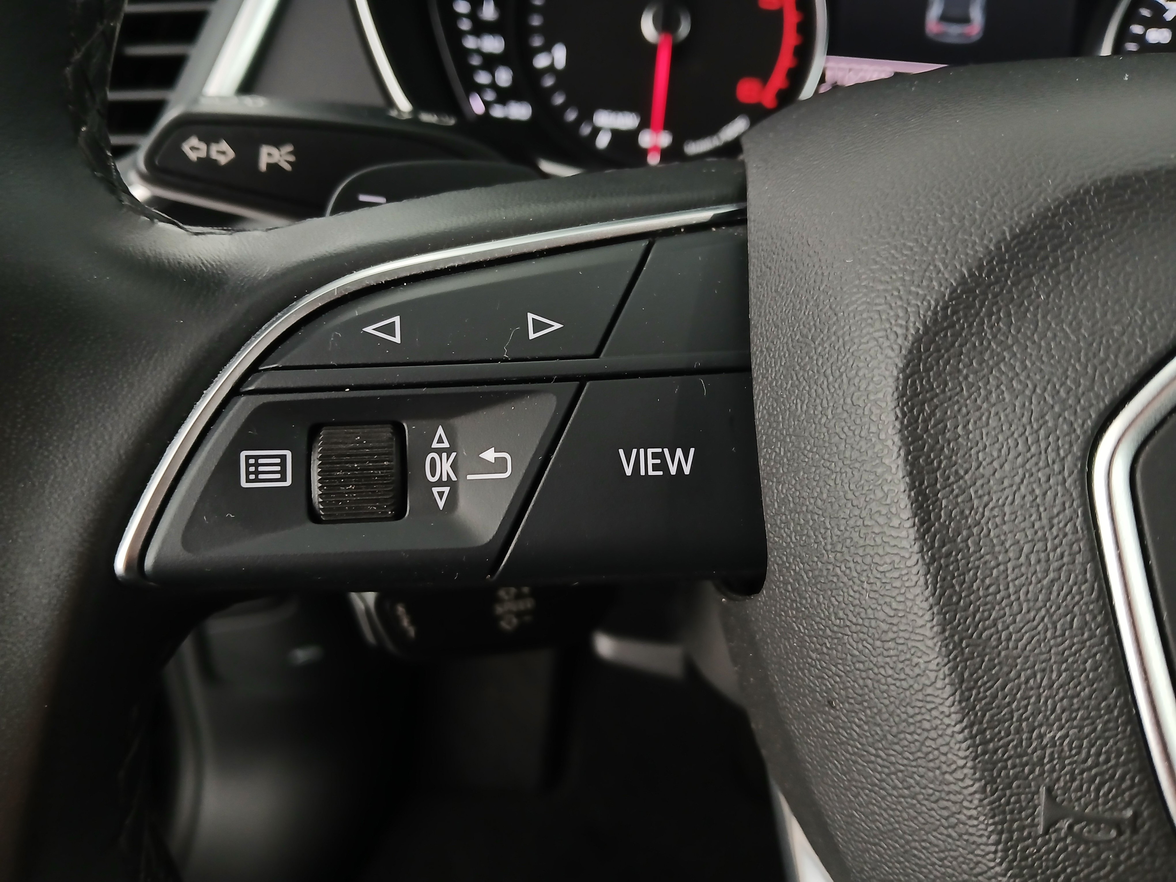 Audi Q5 30 2.0 TDI | Bild 18 von 31