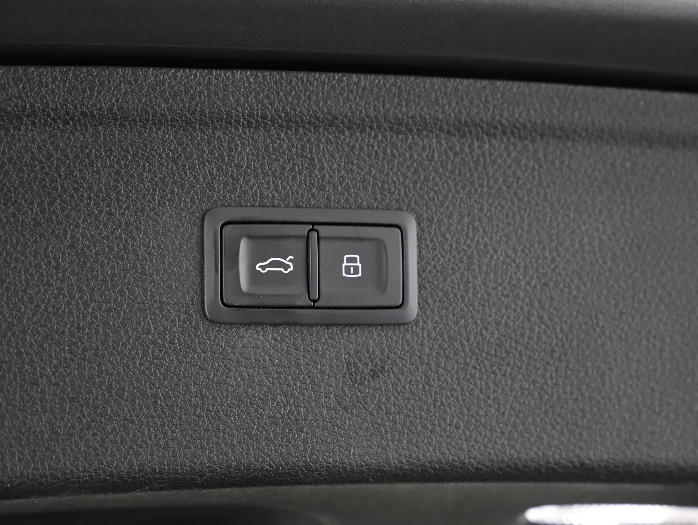 Audi Q5 40 2.0 TDI quattro S-Line | Bild 17 von 22