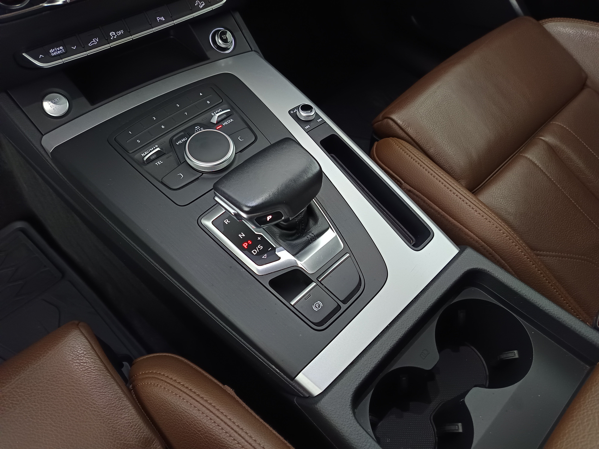 Audi Q5 2.0 e 55 TFSI e quattro sport | Bild 29 von 31