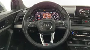 Audi Q5 2.0 TFSI e 50 e quattro sport | Thumbnail 17 von 31