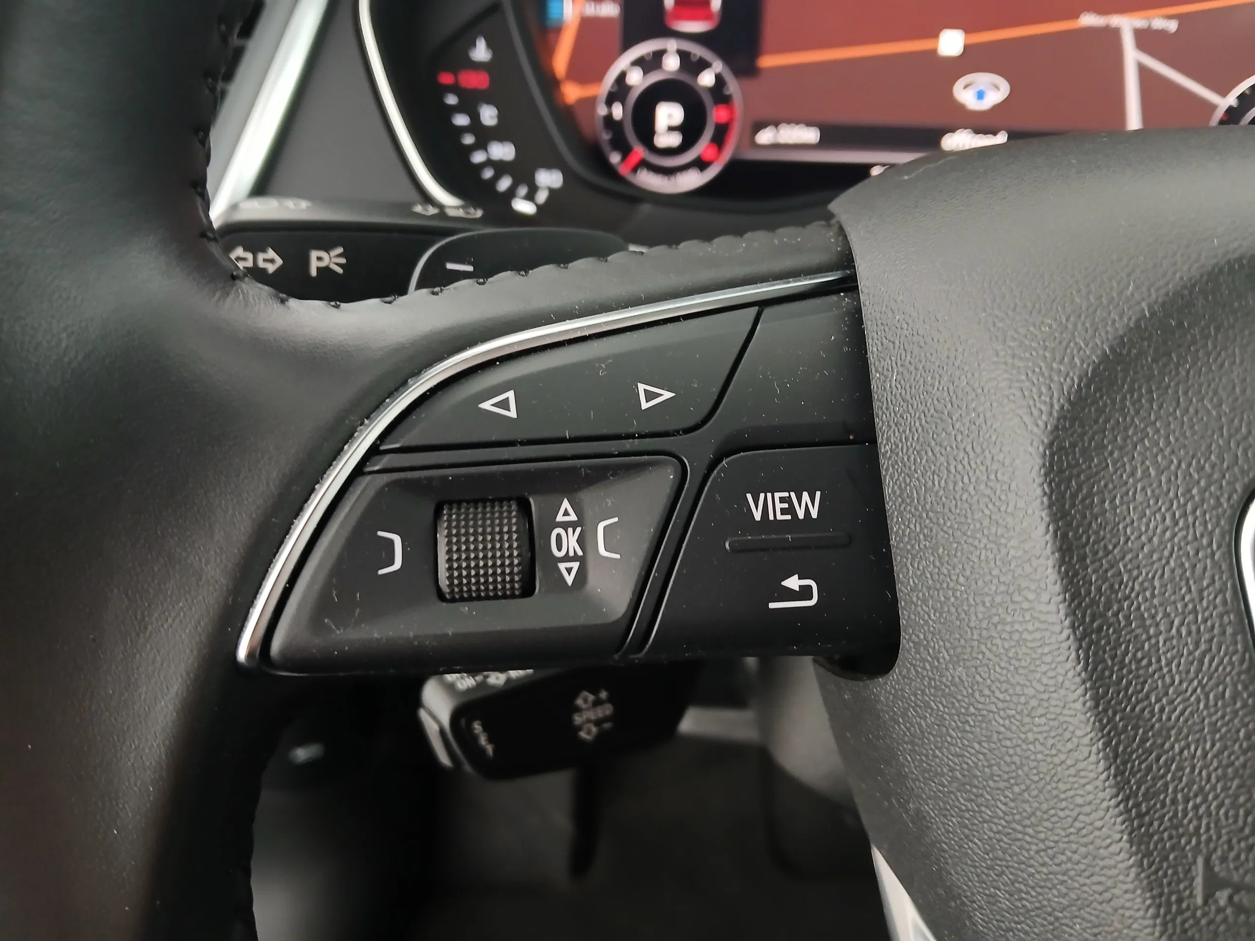 Audi Q5 2.0 40 TDI quattro design | Bild 17 von 31