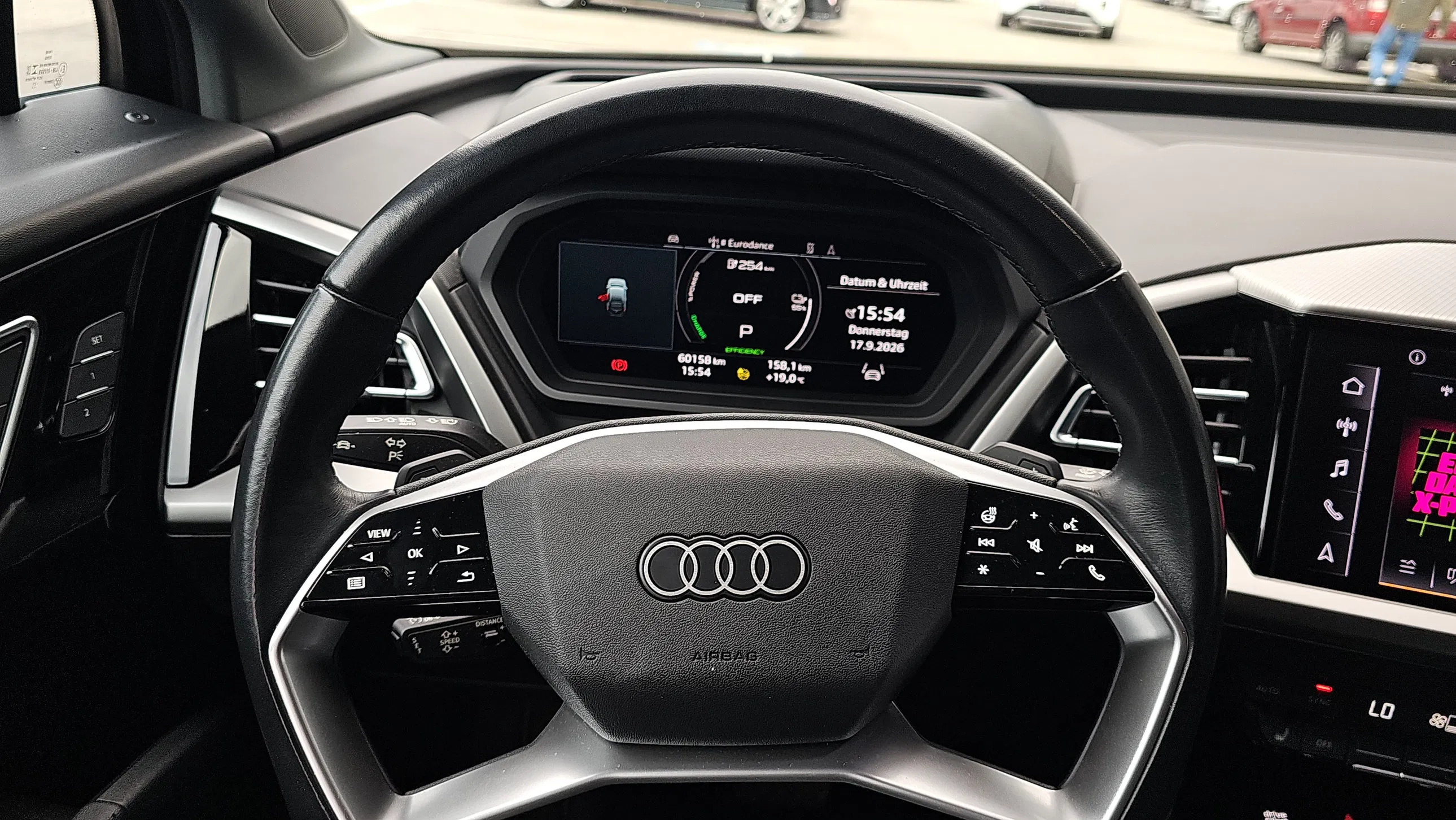 Audi Q4 50 e-tron Sportback quattro 220 kW | Bild 12 von 21