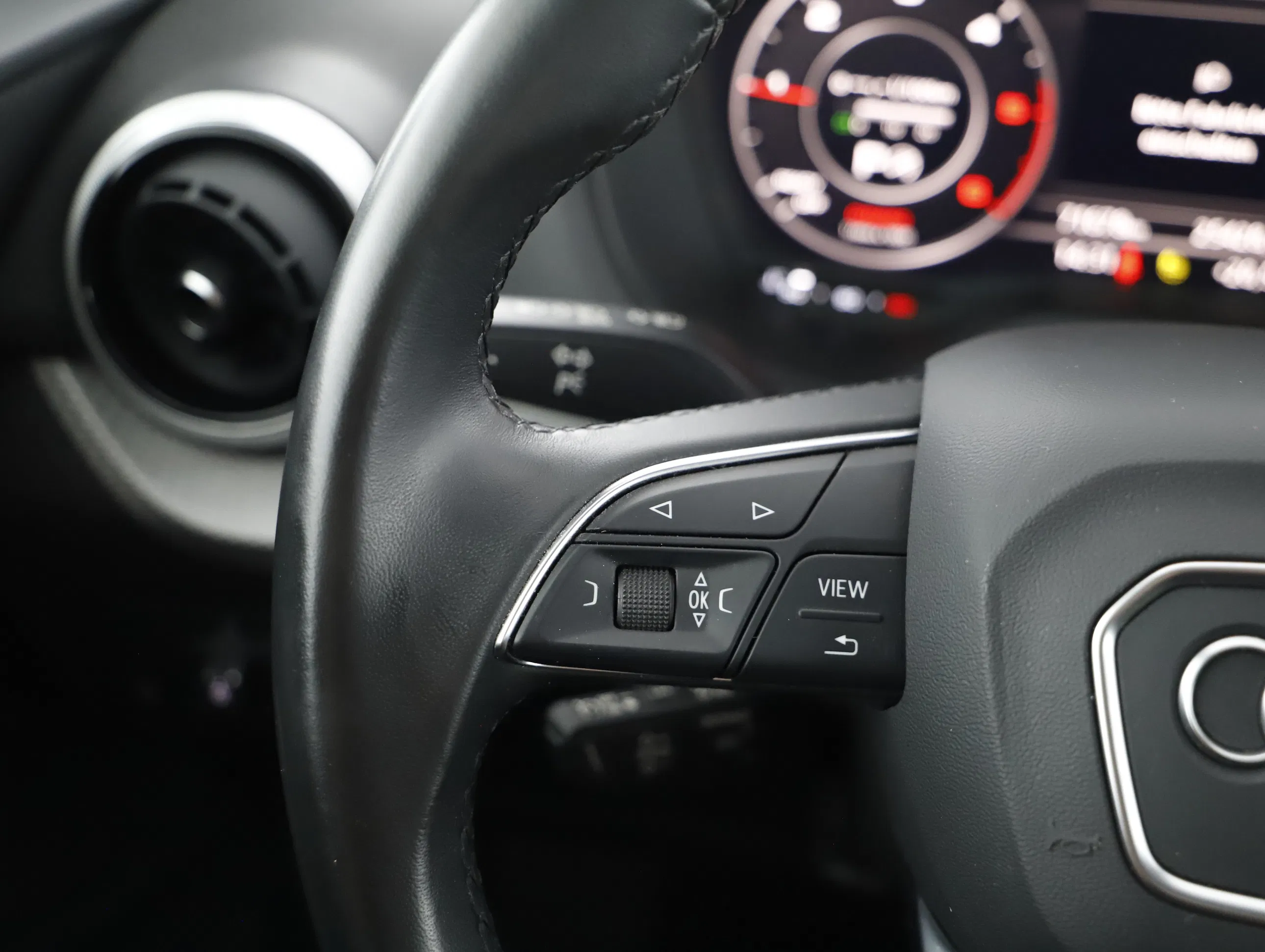 Audi Q2 quattro 35 2.0 TDI admired | Bild 13 von 24