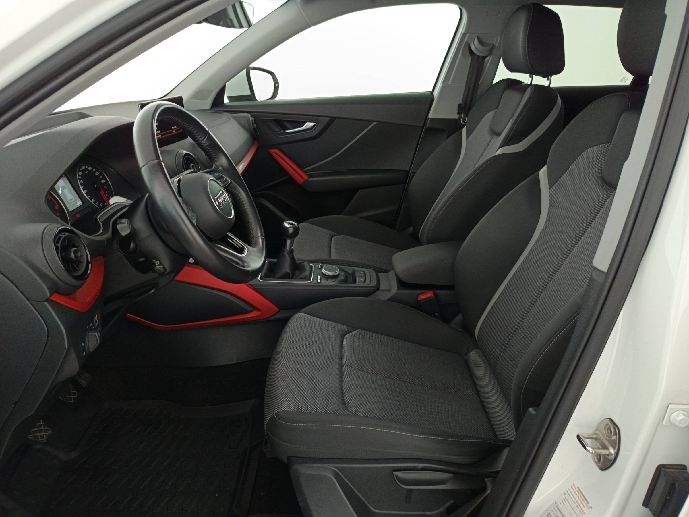 Audi Q2 1.0 TFSI sport | Bild 14 von 31