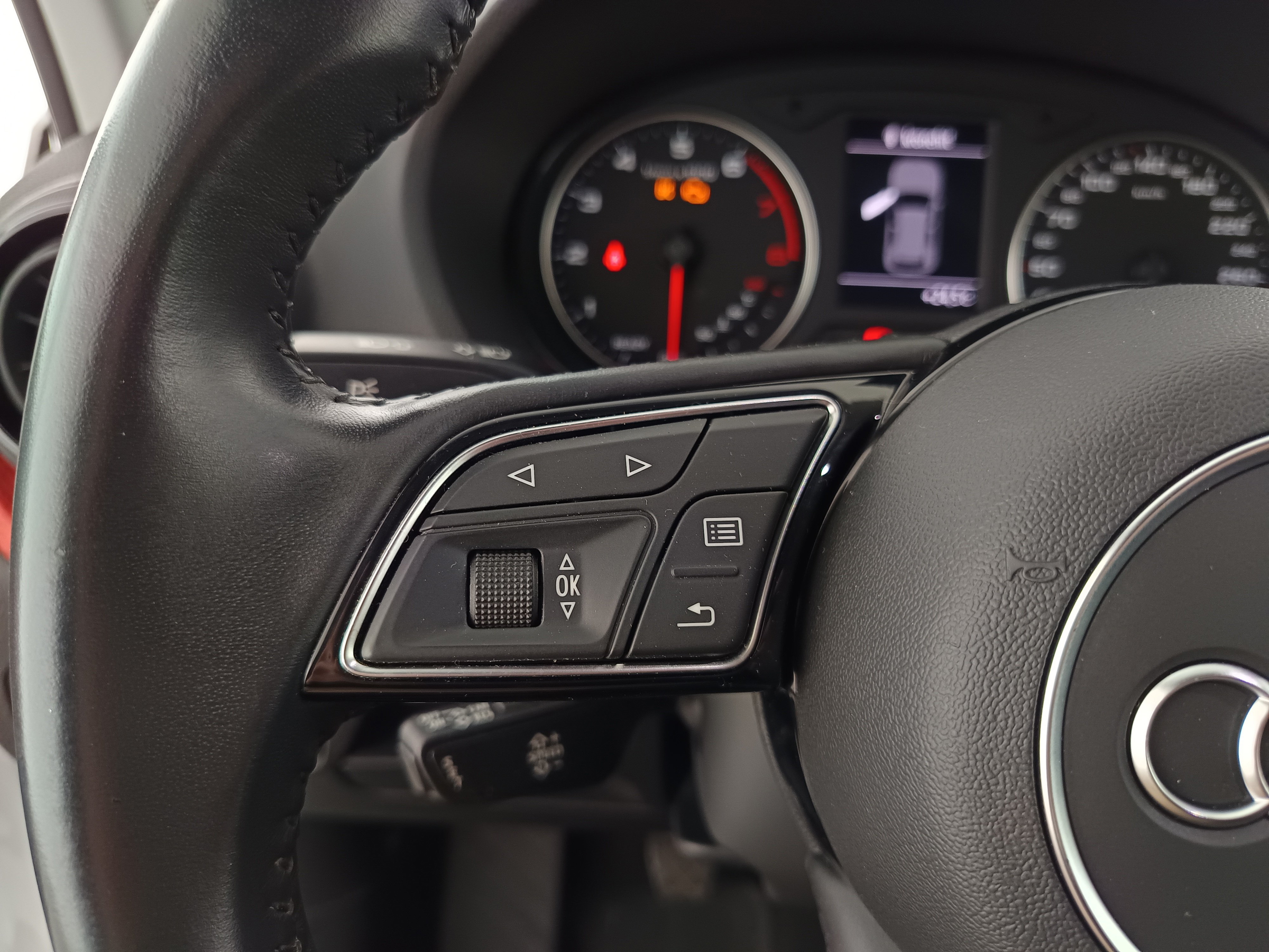 Audi Q2 1.0 TFSI sport | Bild 17 von 31