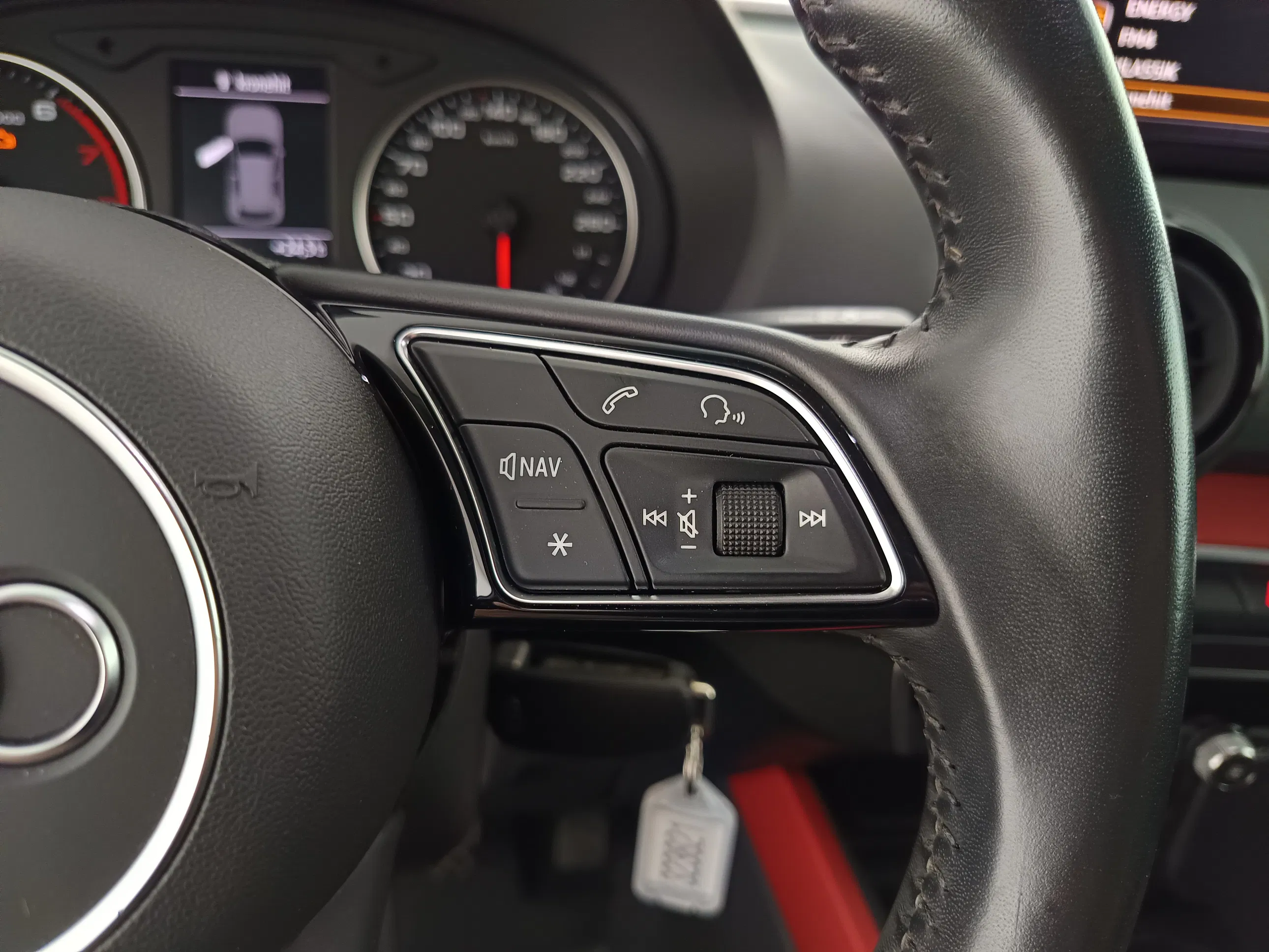 Audi Q2 1.0 TFSI sport | Bild 18 von 31