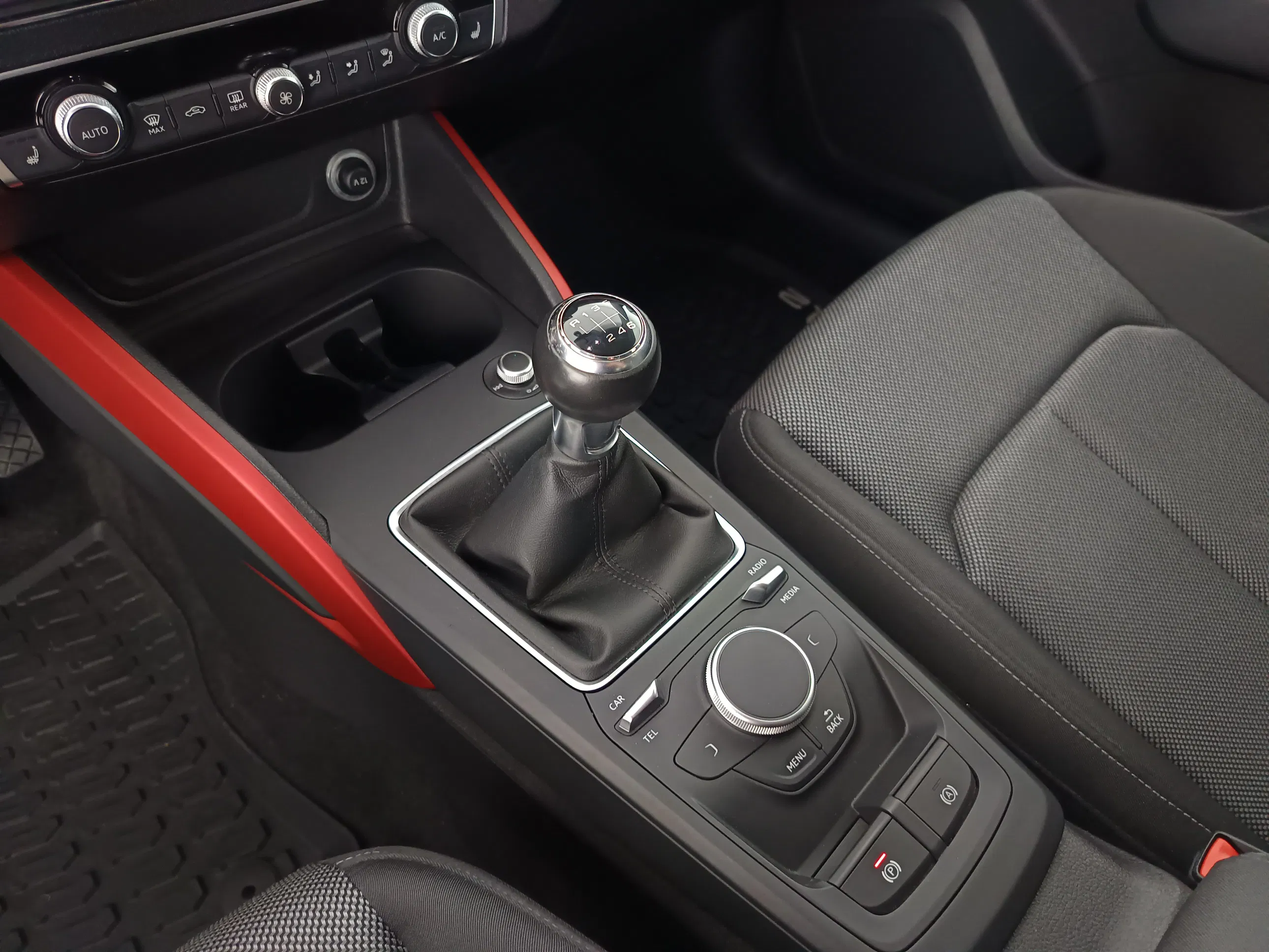 Audi Q2 1.0 TFSI sport | Bild 27 von 31